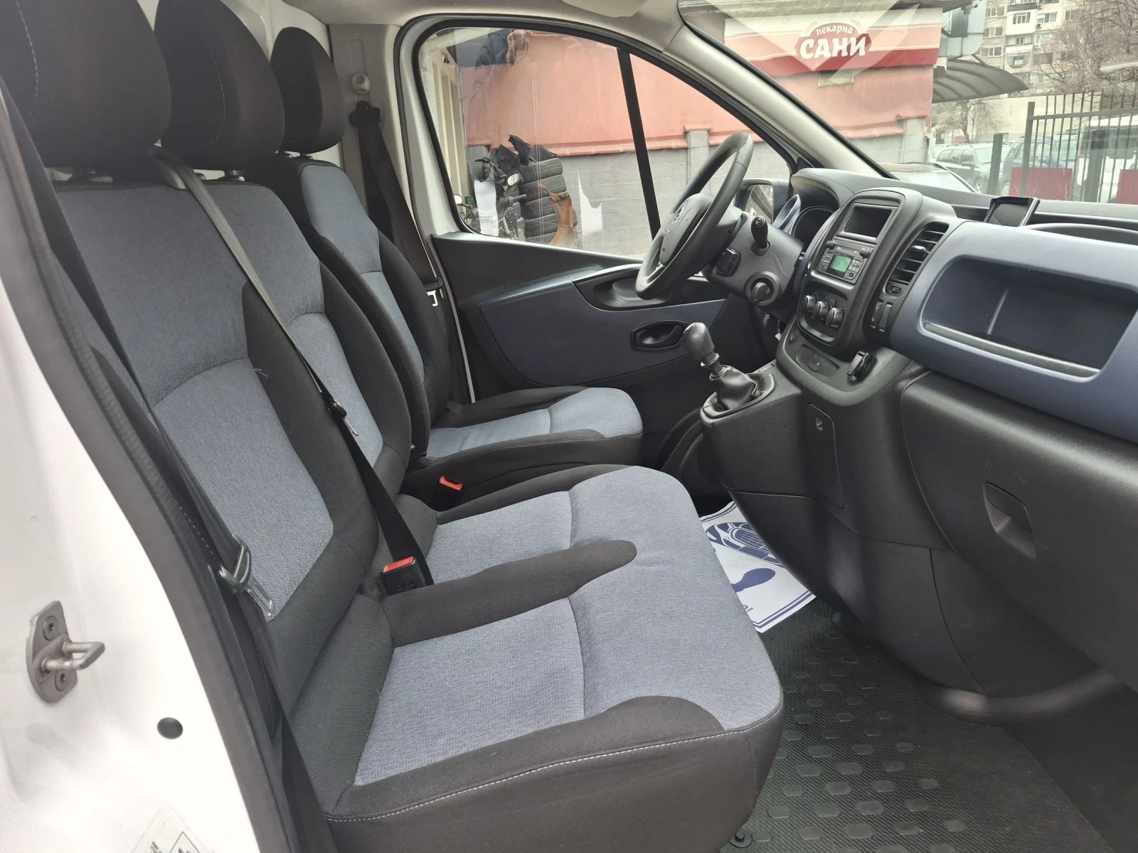 Opel Vivaro 1.6cdti L2 хладилен, снимка 9 - Бусове и автобуси - 54152589