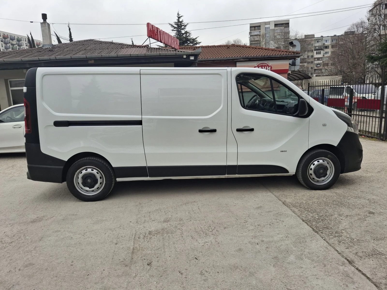 Opel Vivaro 1.6cdti L2 хладилен, снимка 8 - Бусове и автобуси - 54152589