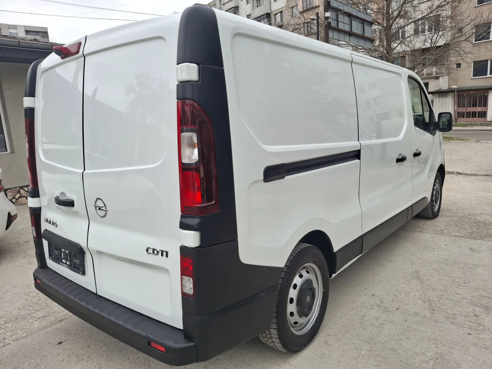 Opel Vivaro 1.6cdti L2 хладилен, снимка 5 - Бусове и автобуси - 54152589