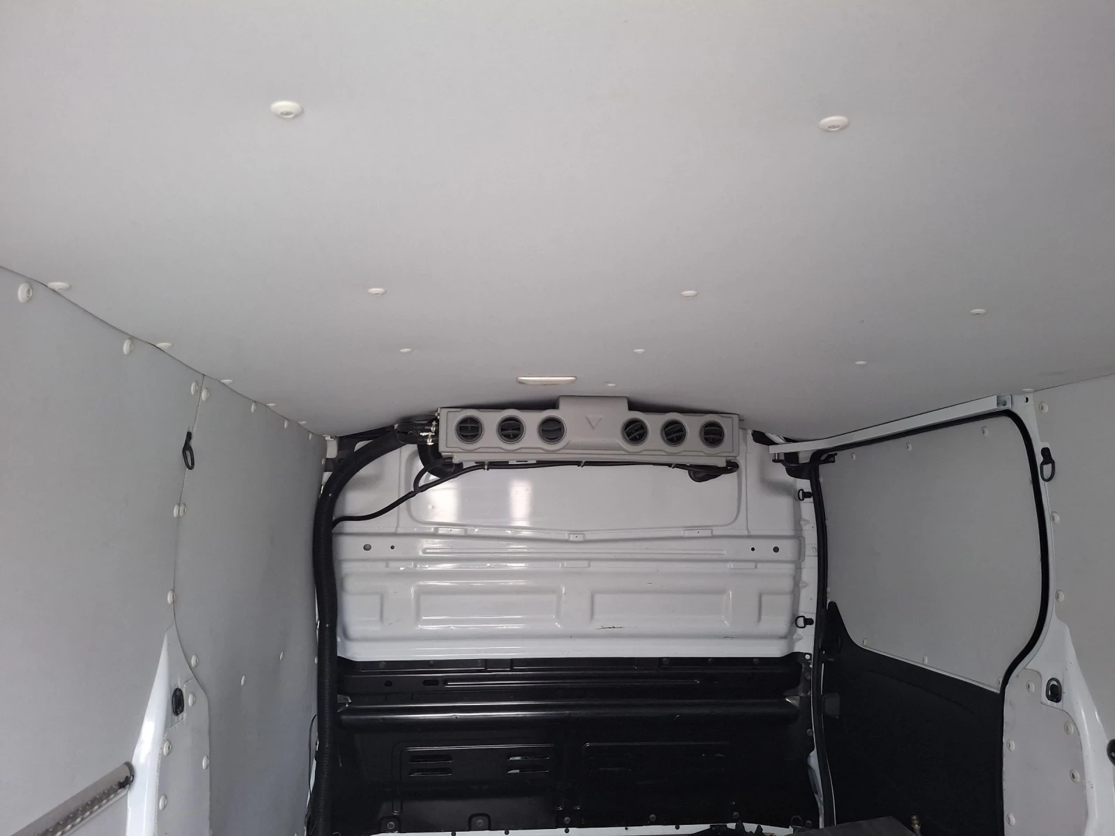 Opel Vivaro 1.6cdti L2 хладилен, снимка 13 - Бусове и автобуси - 54152589