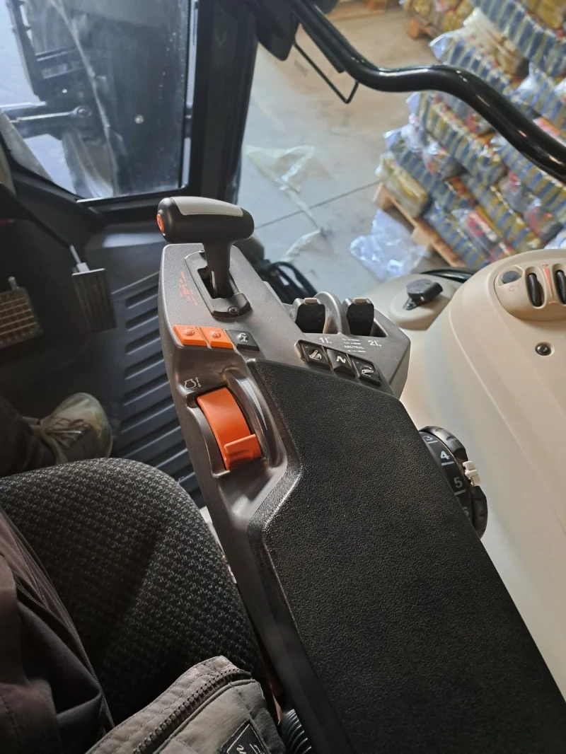 Трактор Massey, снимка 4 - Селскостопанска техника - 52528550