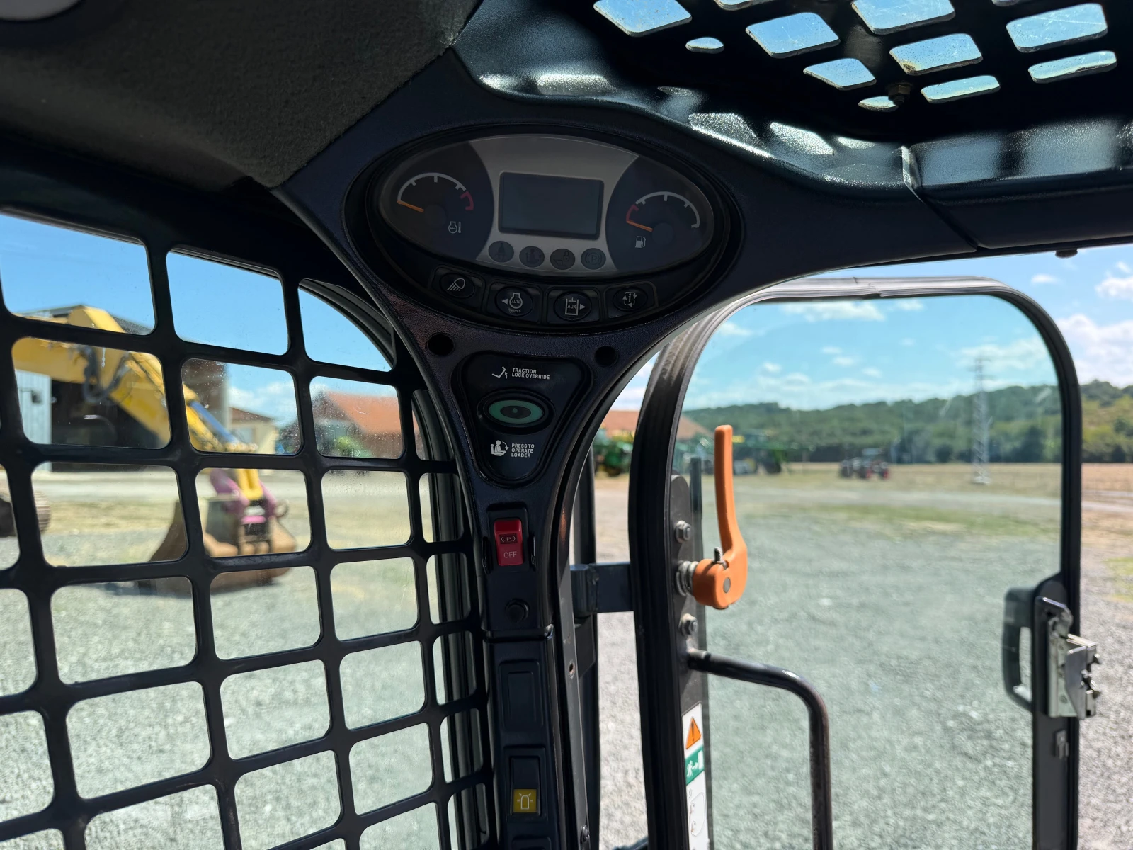 Мини челни товарачи Bobcat T650 HF С КОФА И ВИЛИЦИ ЛИЗИНГ, снимка 14 - Индустриална техника - 54230004