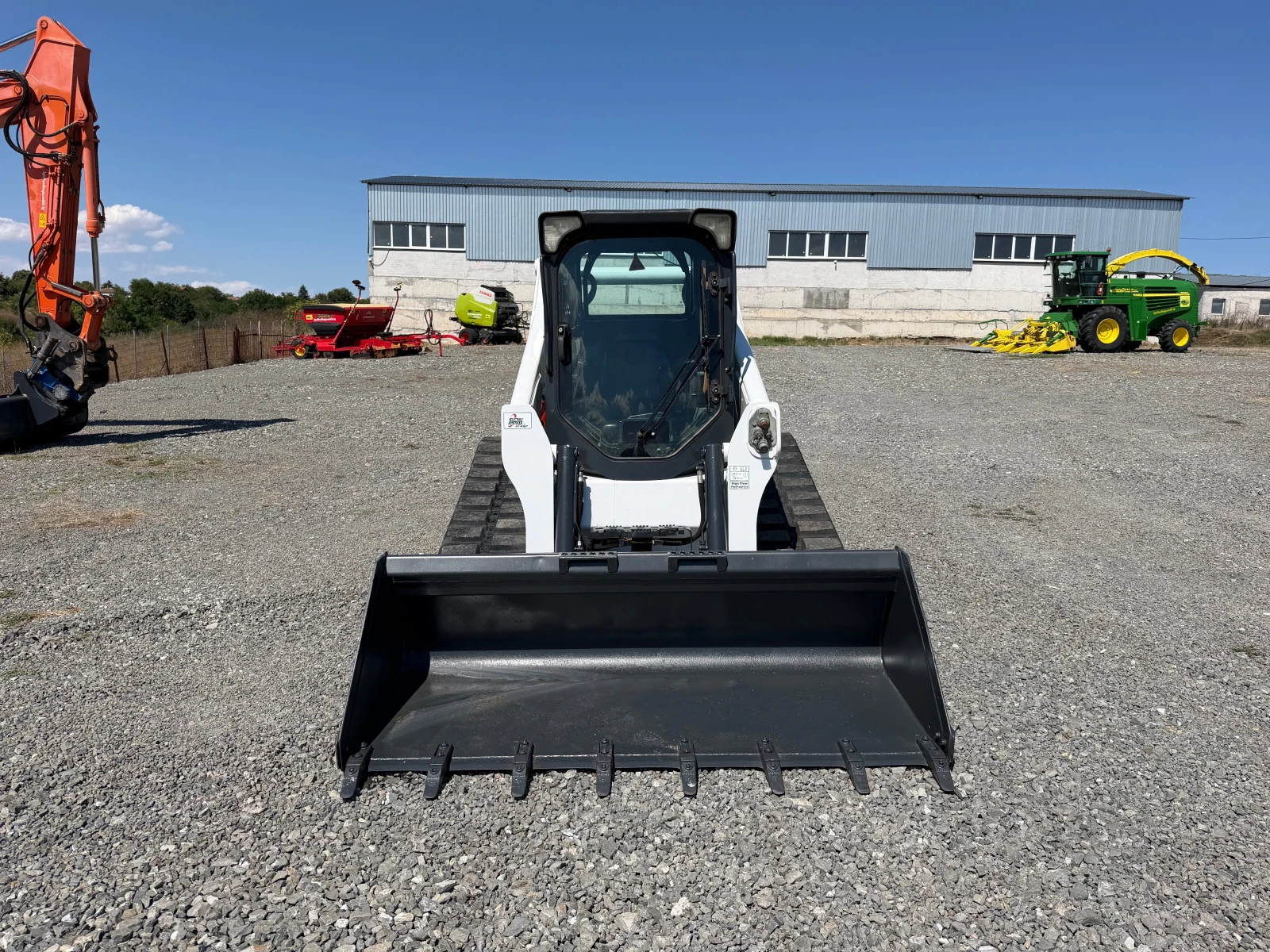 Мини челни товарачи Bobcat T650 HF С КОФА И ВИЛИЦИ ЛИЗИНГ, снимка 2 - Индустриална техника - 54230004