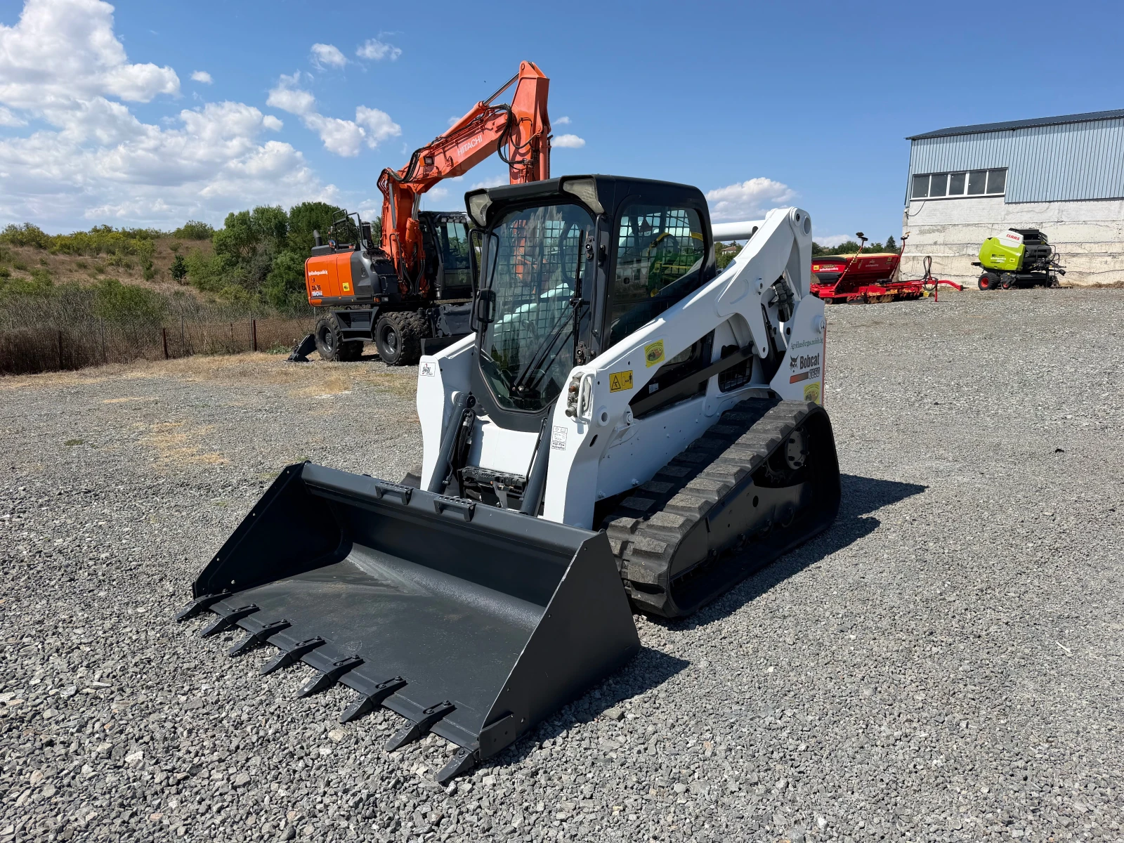 Мини челни товарачи Bobcat T650 HF С КОФА И ВИЛИЦИ ЛИЗИНГ, снимка 3 - Индустриална техника - 54230004