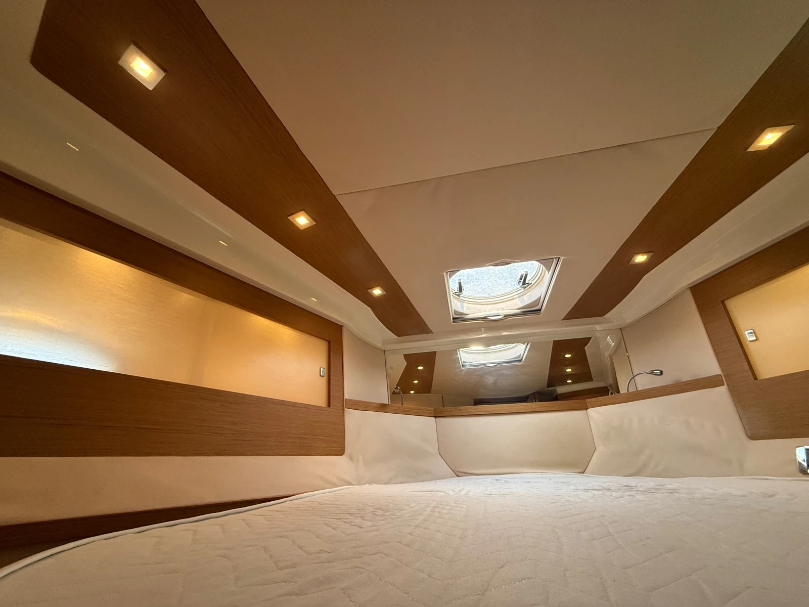 Моторна яхта Atlantis Azimut Atlantis 35 - изображение 8