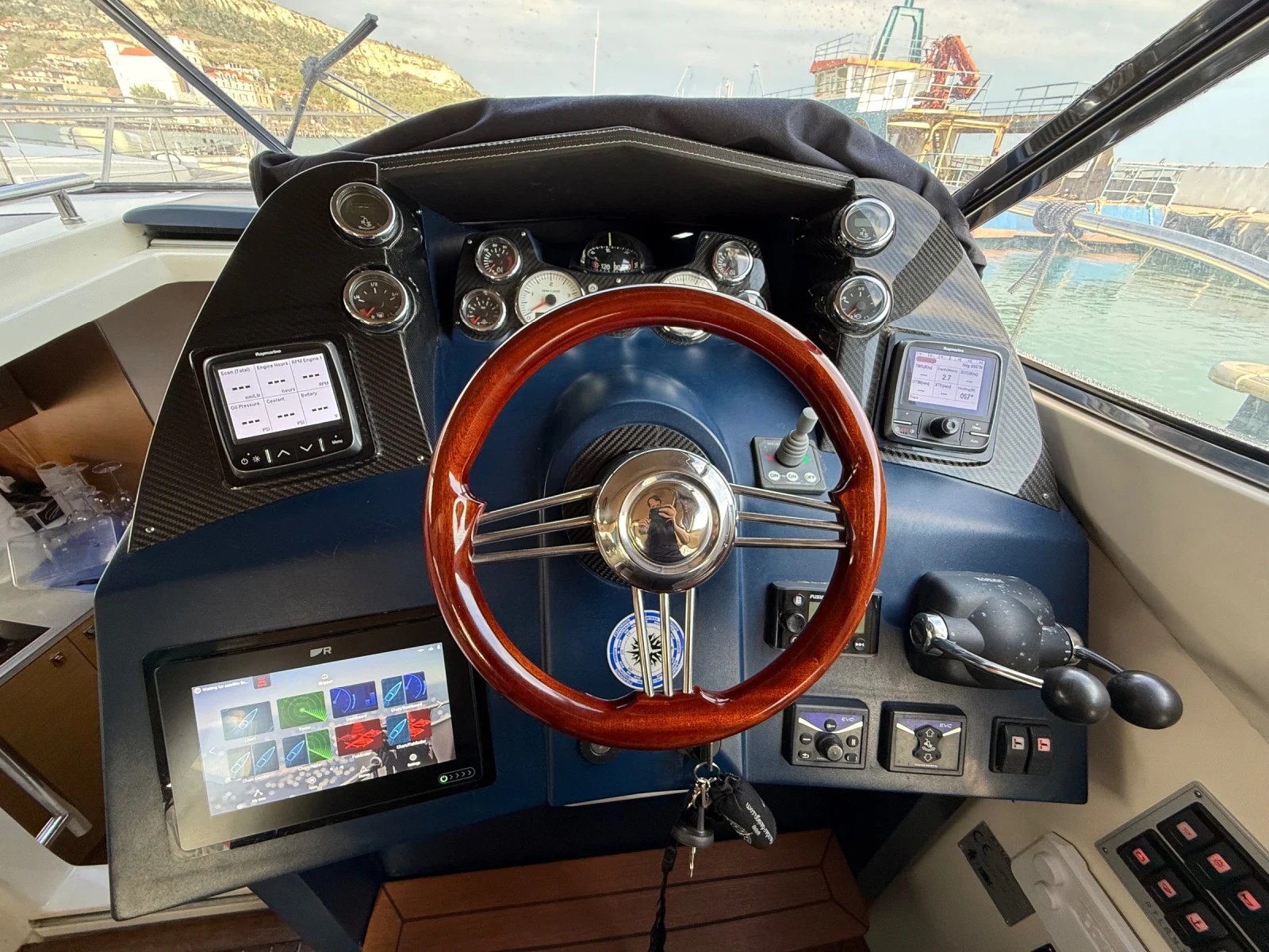 Моторна яхта Atlantis Azimut Atlantis 35 - изображение 4