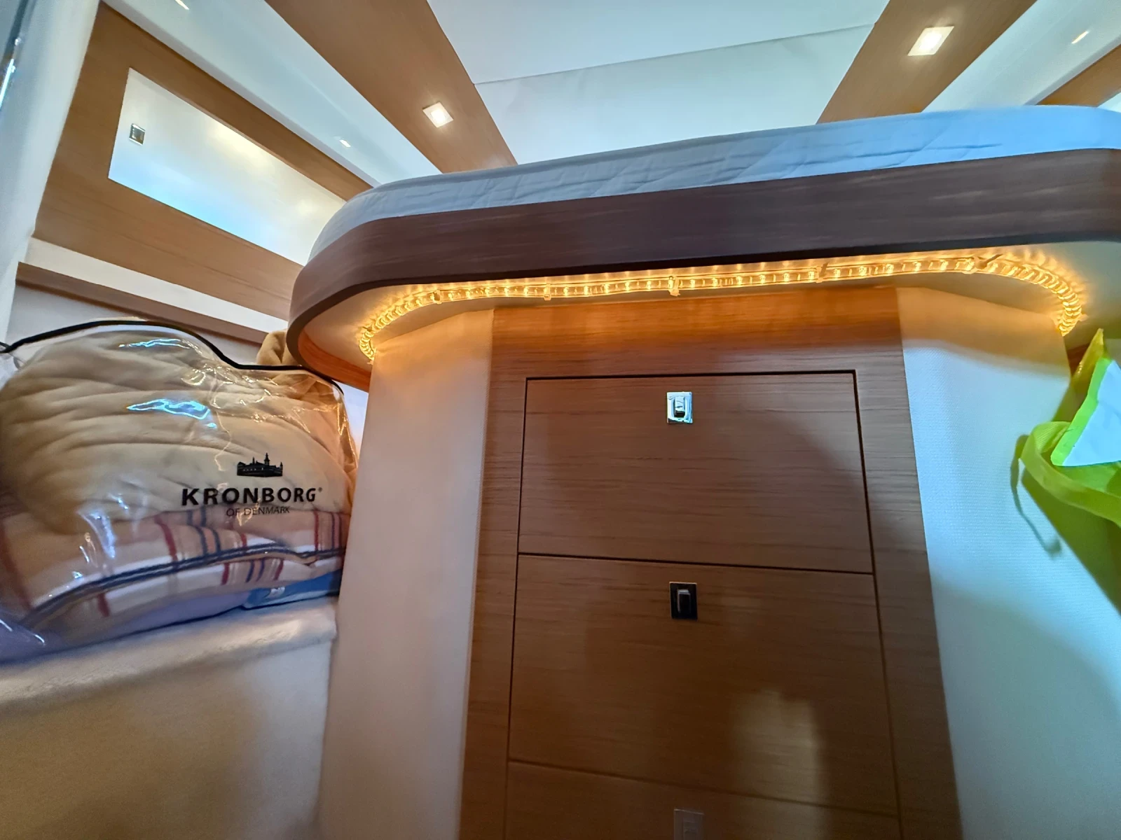 Моторна яхта Atlantis Azimut Atlantis 35 - изображение 9