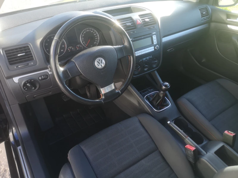 VW Golf 1.6i.   101 ps, снимка 9 - Автомобили и джипове - 47064540