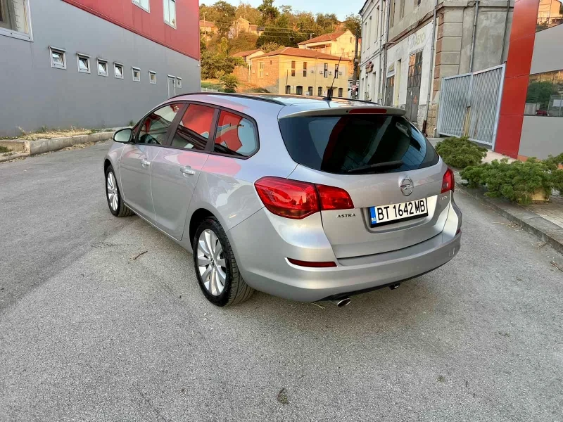 Opel Astra 1.4 Turbo, снимка 4 - Автомобили и джипове - 47652339