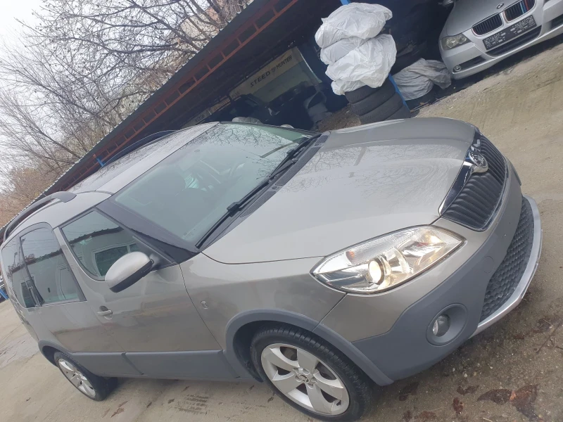 Skoda Roomster Scuot AUT NNAVI PANORAMA KAMERA, снимка 2 - Автомобили и джипове - 52662720