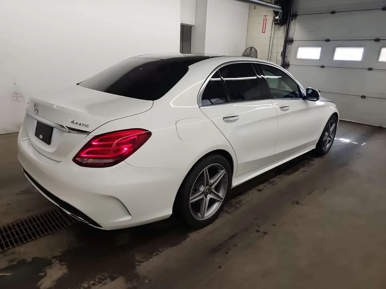 Mercedes-Benz C 300 4MATIC | AMG | PANO | AMBIENT | KEYLESS |  | Mobile.bg � ����������� 3
