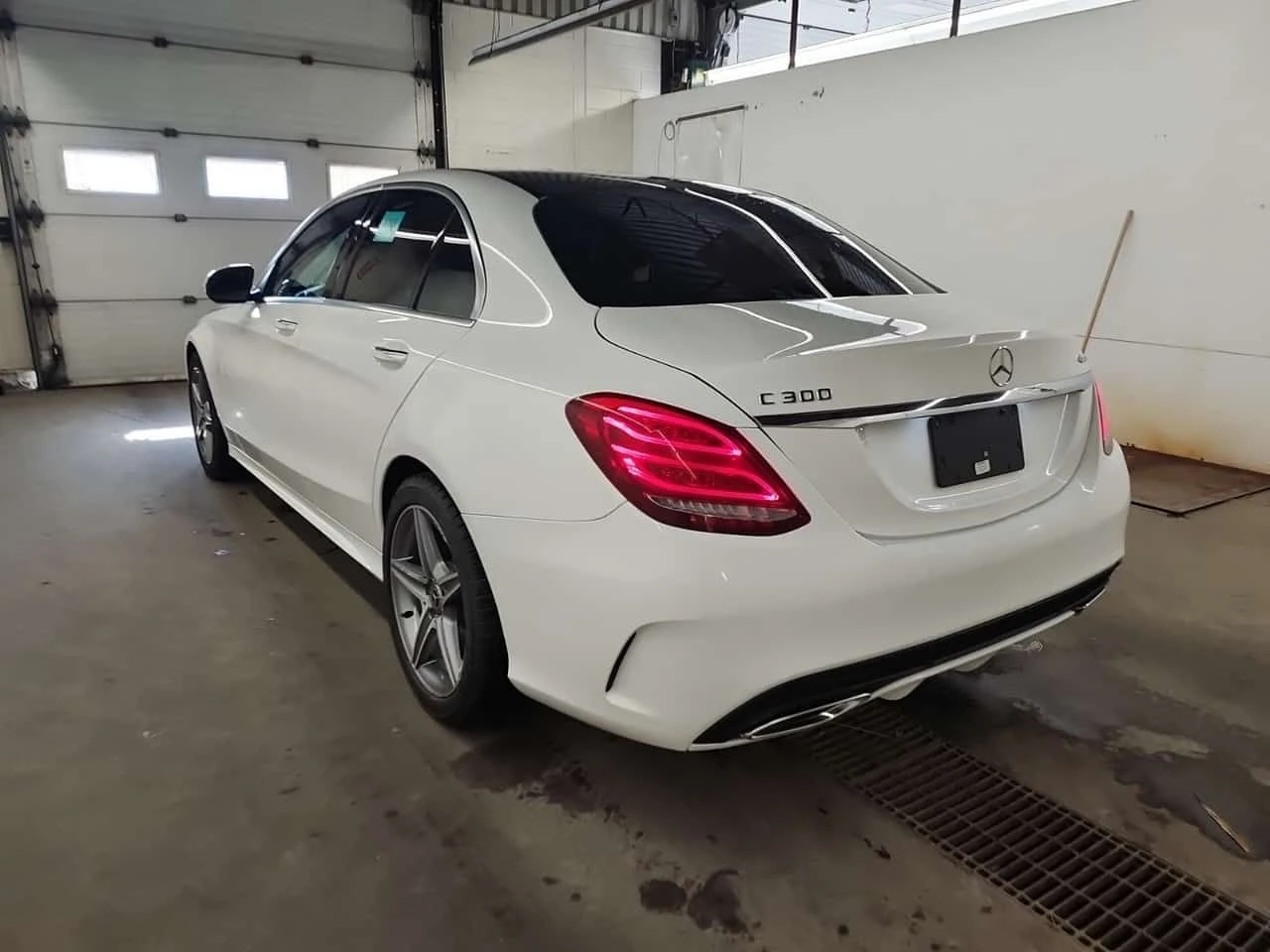 Mercedes-Benz C 300 4MATIC | AMG | PANO | AMBIENT | KEYLESS |  | Mobile.bg � ����������� 4
