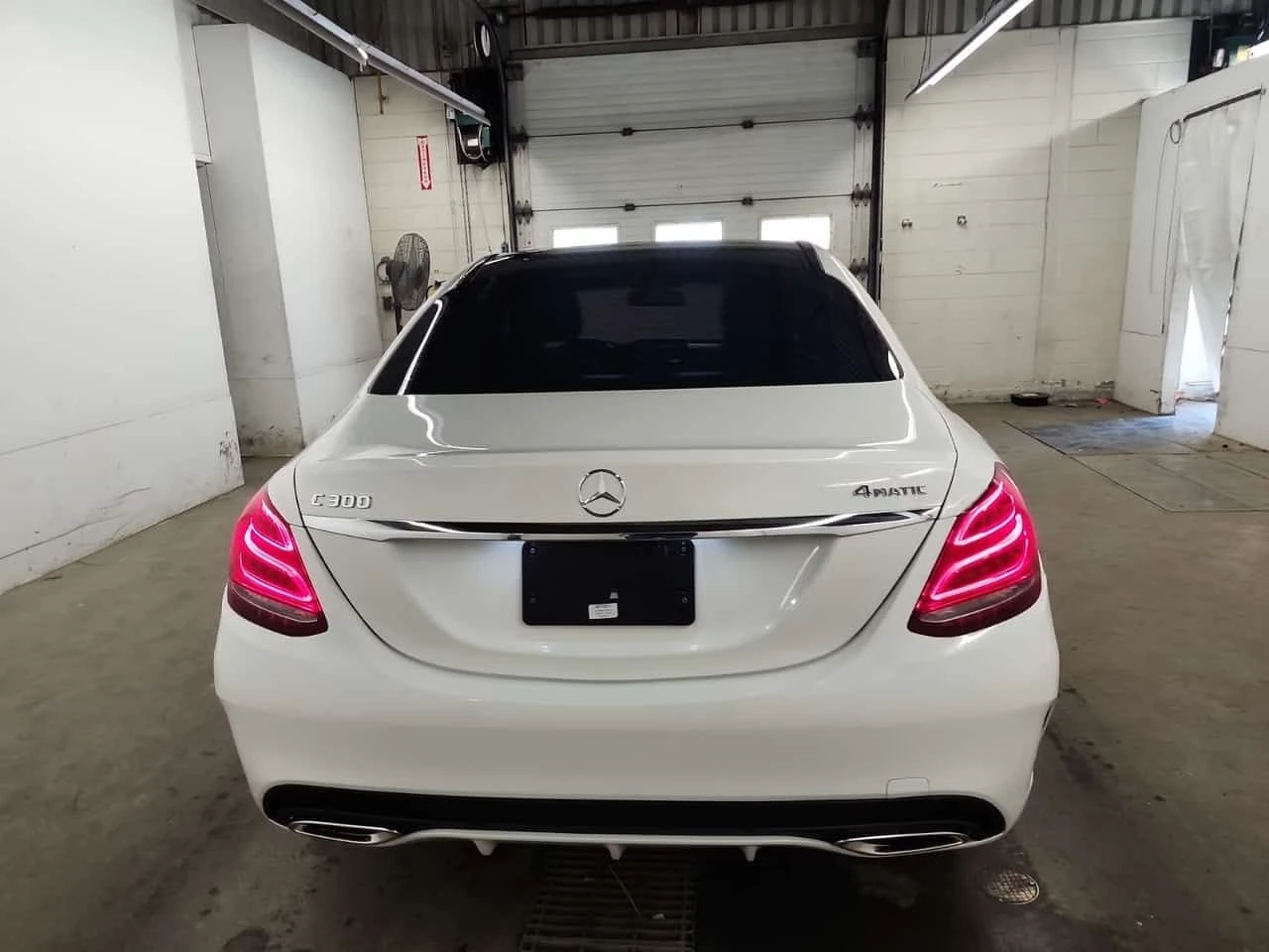 Mercedes-Benz C 300 4MATIC | AMG | PANO | AMBIENT | KEYLESS |  | Mobile.bg � ����������� 17