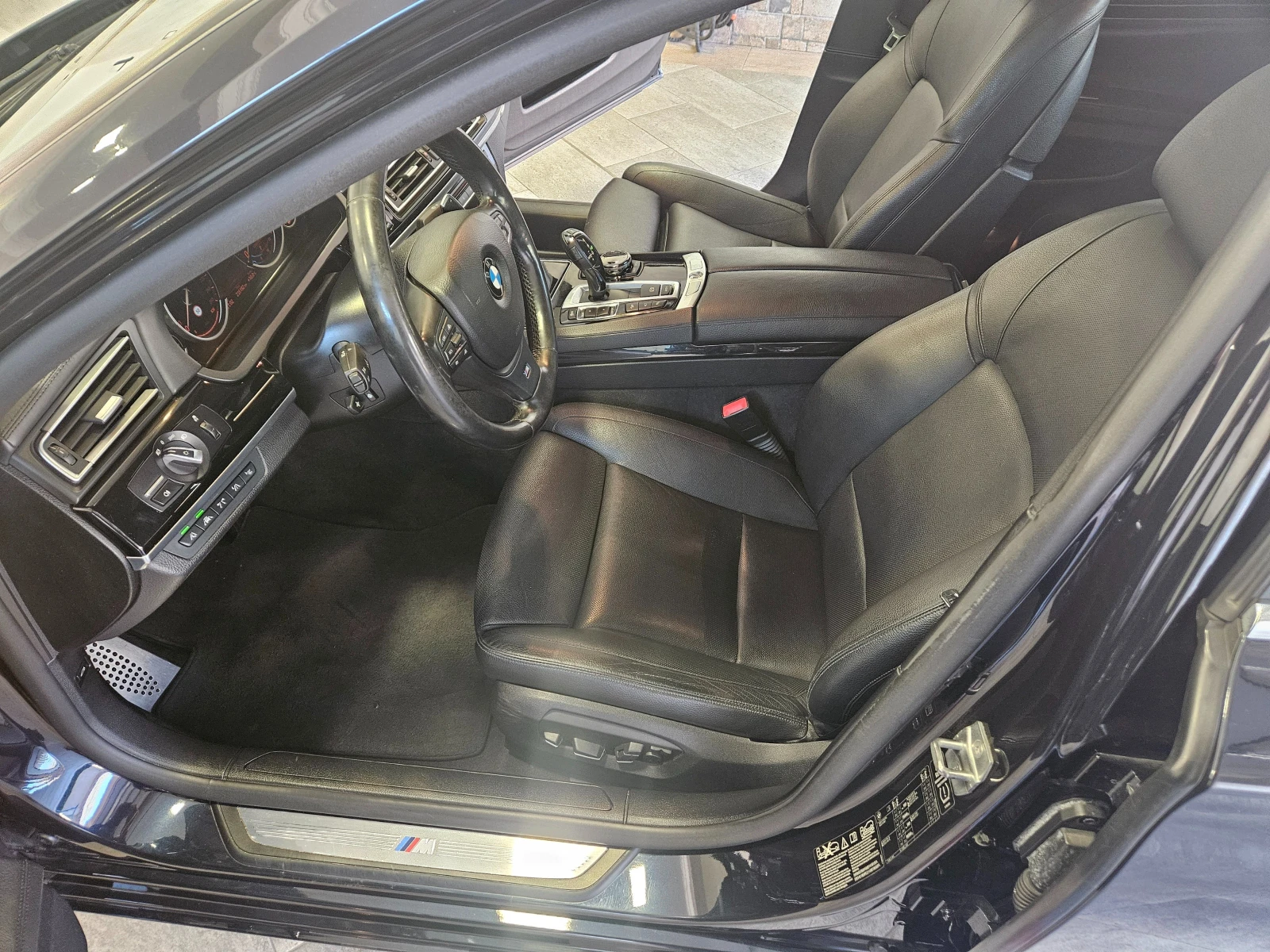 BMW 750 M Sport Package , Night vision, снимка 11 - Автомобили и джипове - 54328352