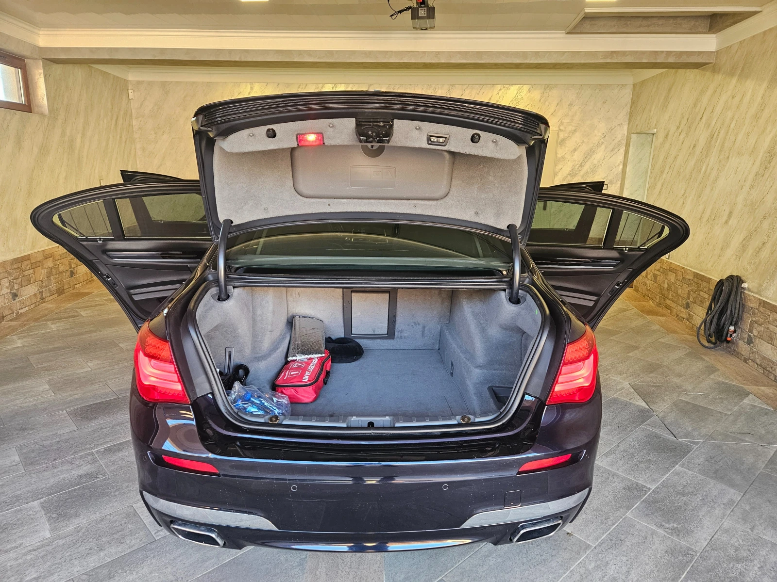 BMW 750 M Sport Package , Night vision, снимка 14 - Автомобили и джипове - 54328352