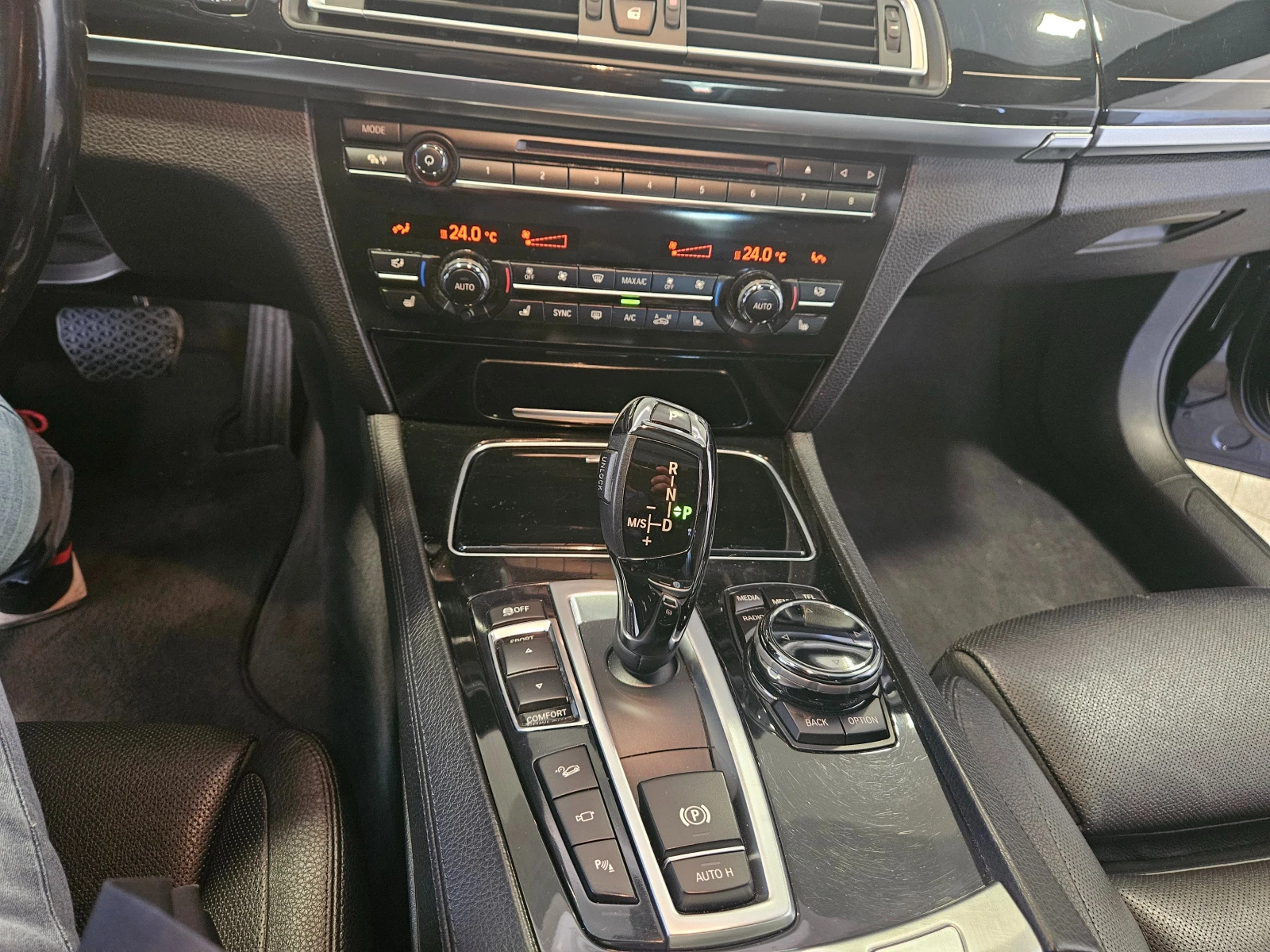 BMW 750 M Sport Package , Night vision, снимка 13 - Автомобили и джипове - 54328352