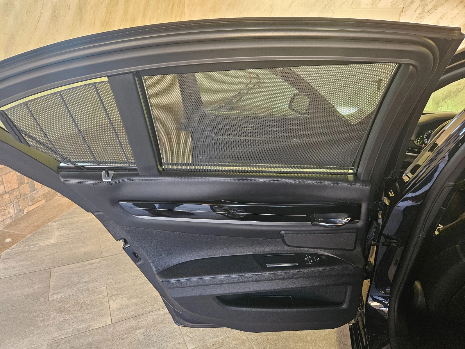 BMW 750 M Sport Package , Night vision, снимка 16 - Автомобили и джипове - 54328352