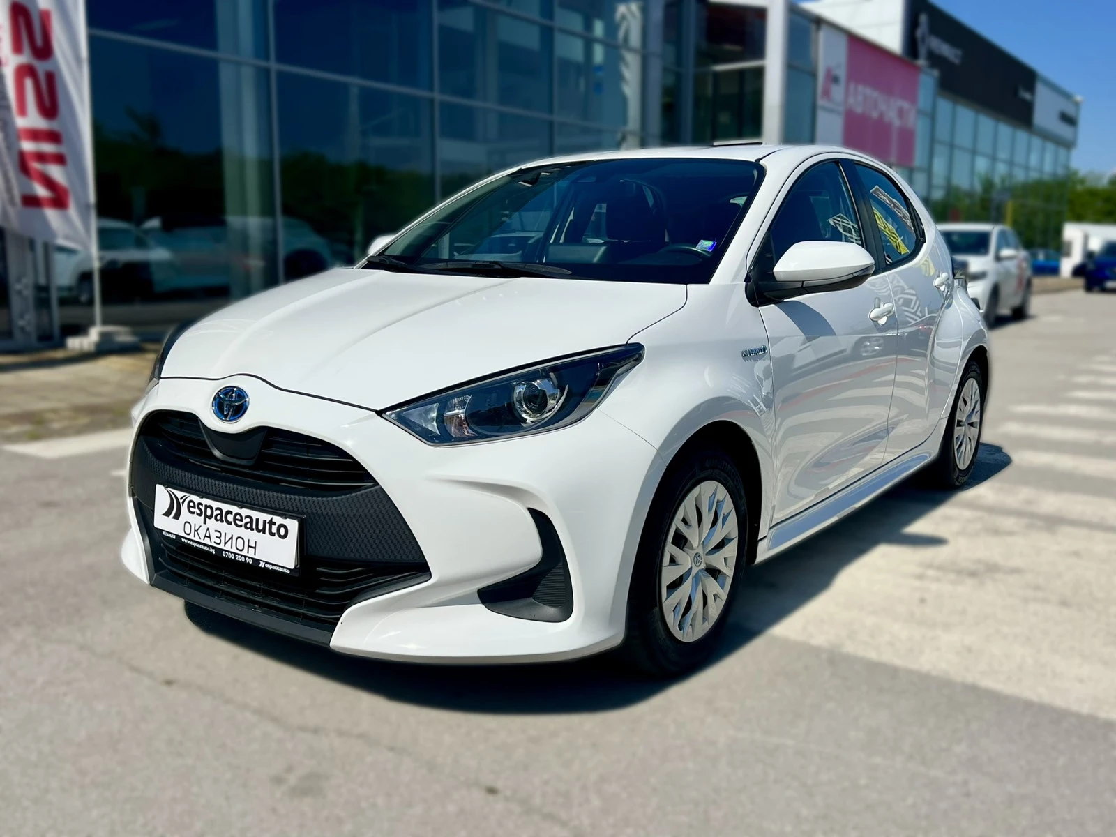 Toyota Yaris Hybird / 1.5 / 116 к.с. / e-CVT
