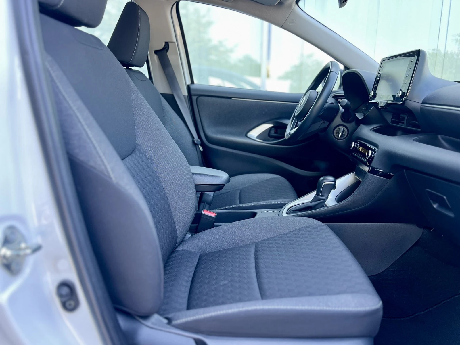 Toyota Yaris Hybird / 1.5 / 116 �.�. / e-CVT | Mobile.bg � ����������� 8
