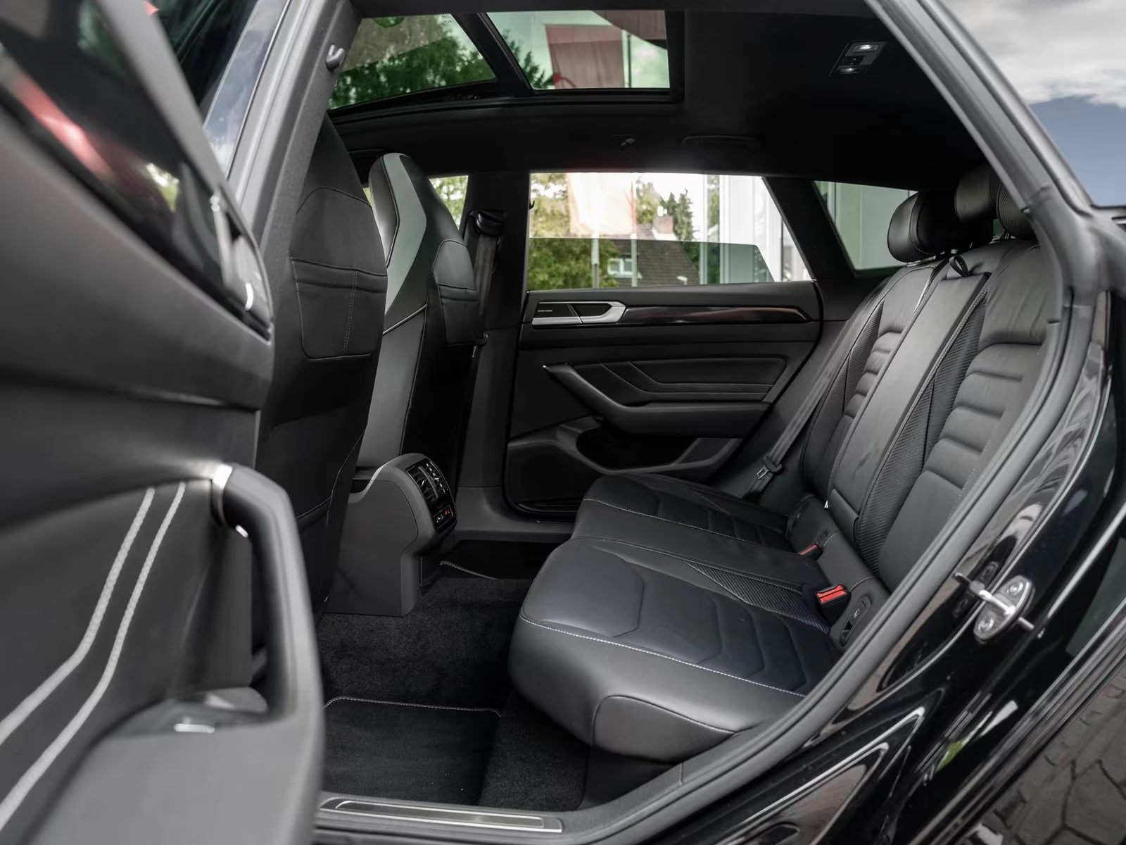 VW Arteon R-LINE/193HP/4X4/NAVIPRO/QLIGHT/CAM/PANO/611z | Mobile.bg � ����������� 10