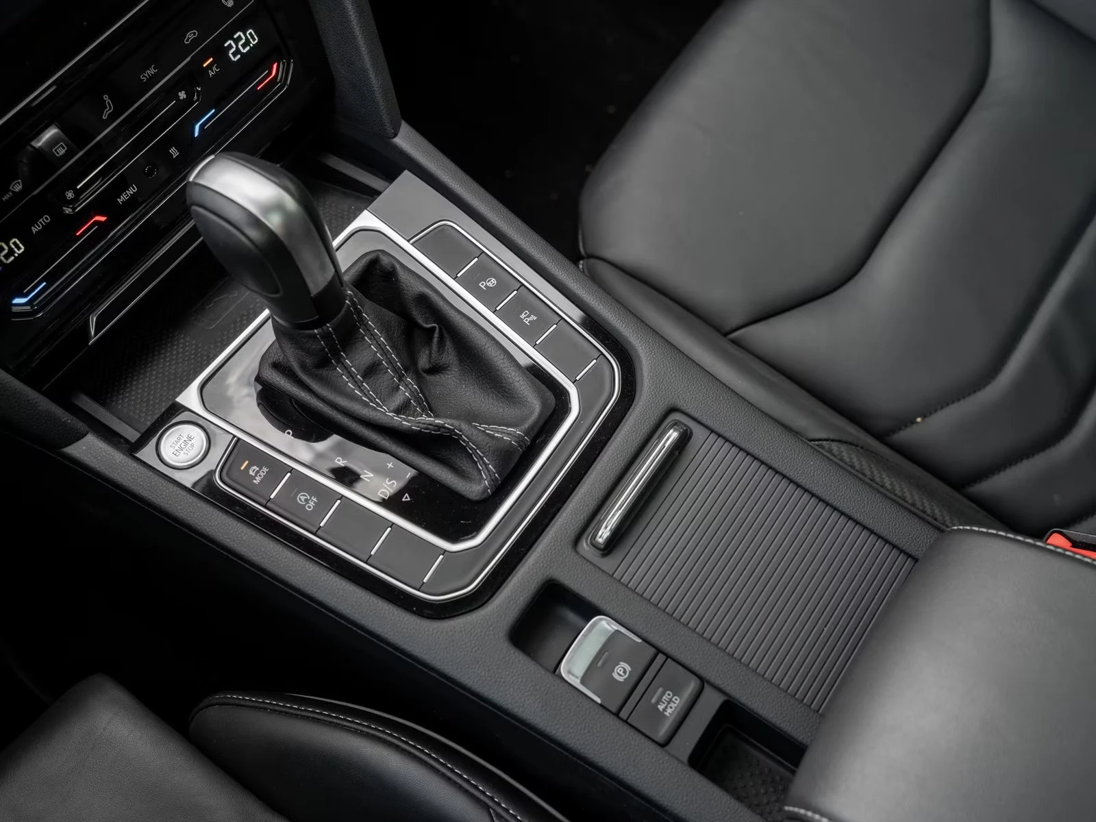 VW Arteon R-LINE/193HP/4X4/NAVIPRO/QLIGHT/CAM/PANO/611z | Mobile.bg � ����������� 13