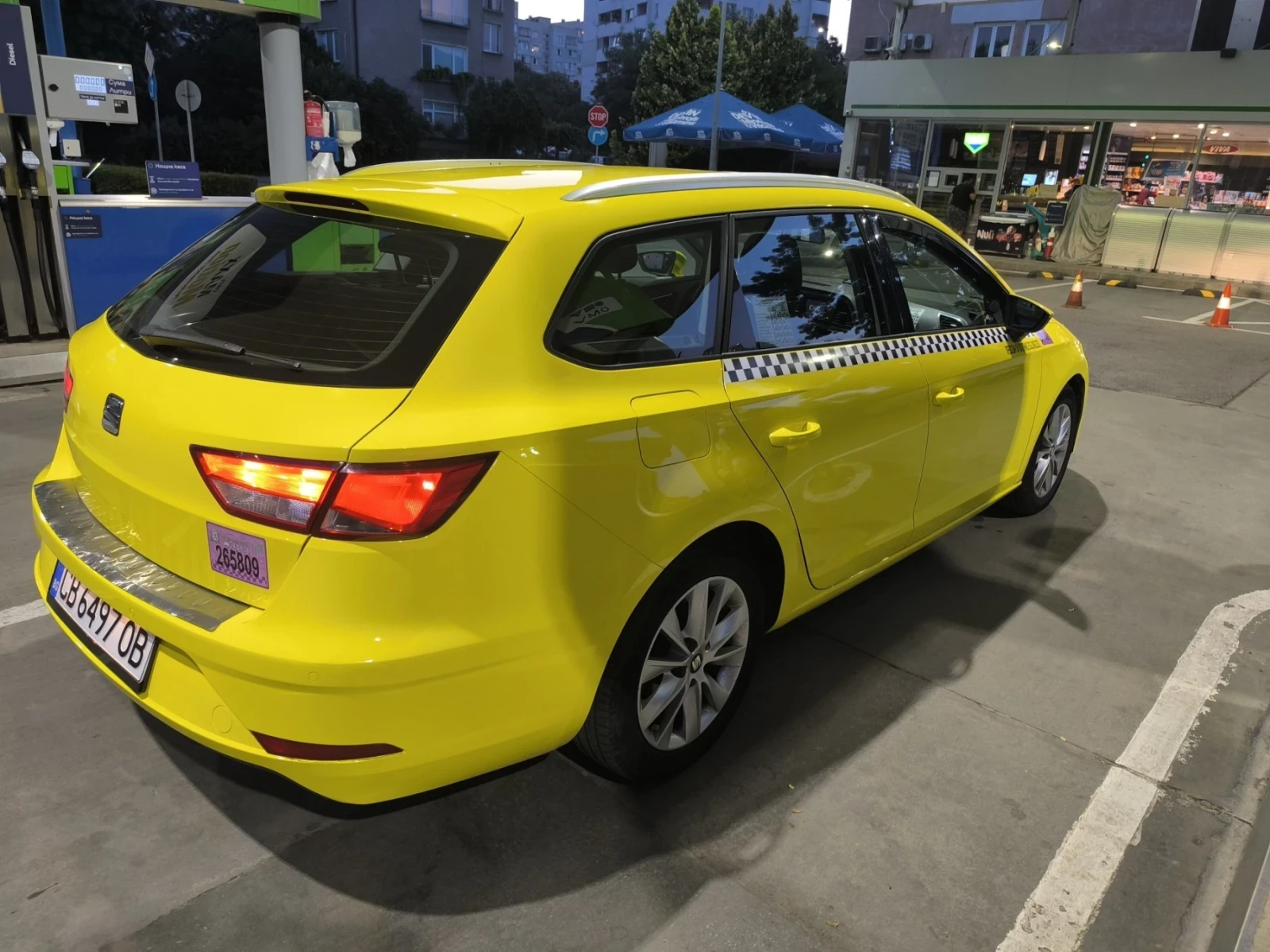 Seat Leon 1.5 Бензин / Метан . 131кс, снимка 3 - Автомобили и джипове - 55345143