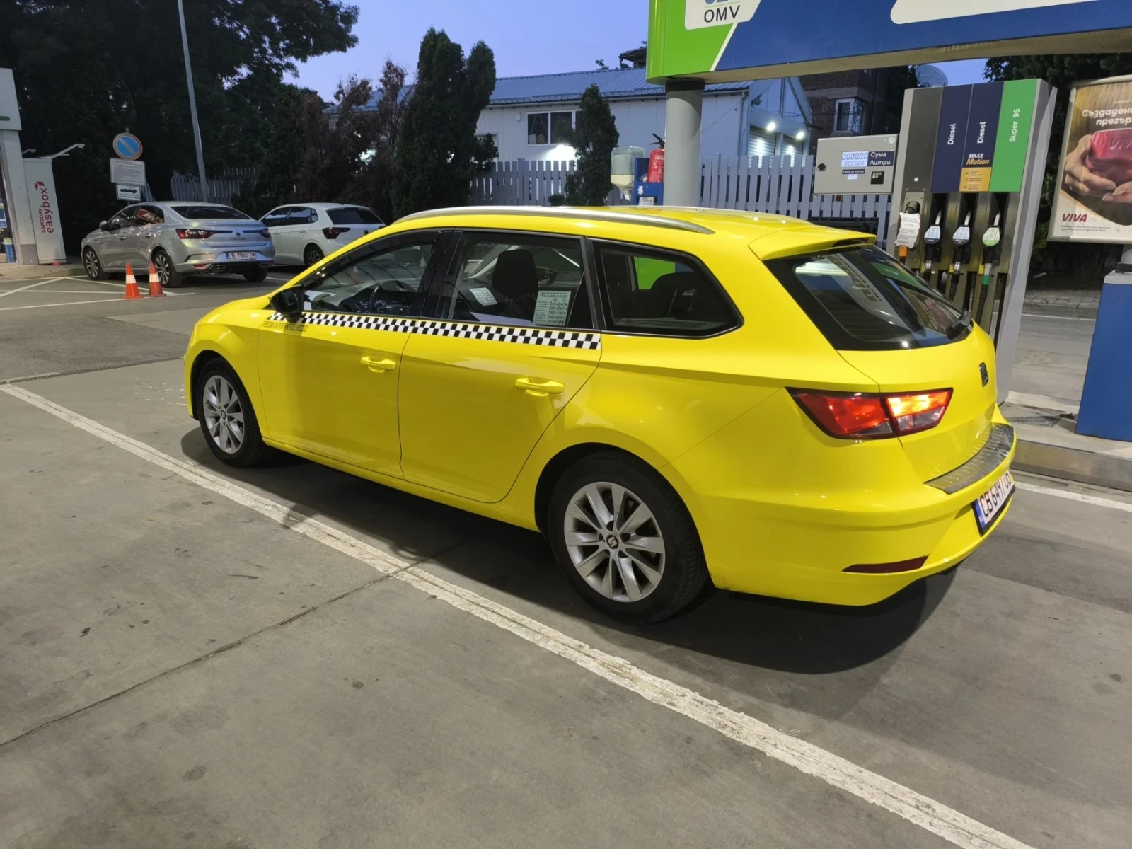 Seat Leon 1.5 Бензин / Метан . 131кс, снимка 4 - Автомобили и джипове - 55345143