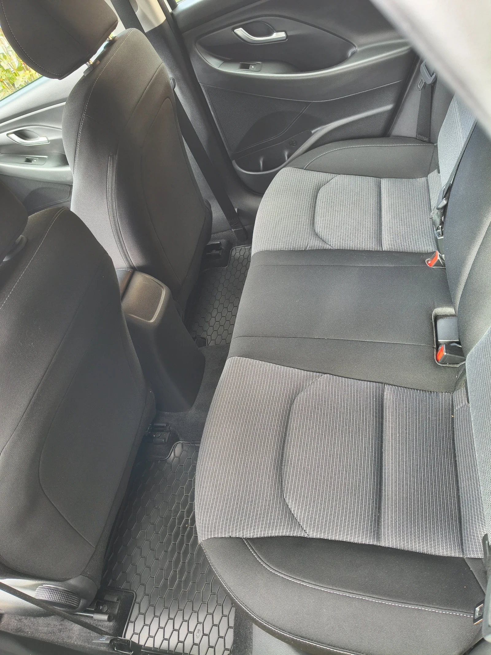 Hyundai I30 1.5 DPI, снимка 8 - Автомобили и джипове - 56324981