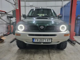 Nissan Terrano 2.4 газ/бензин, снимка 1