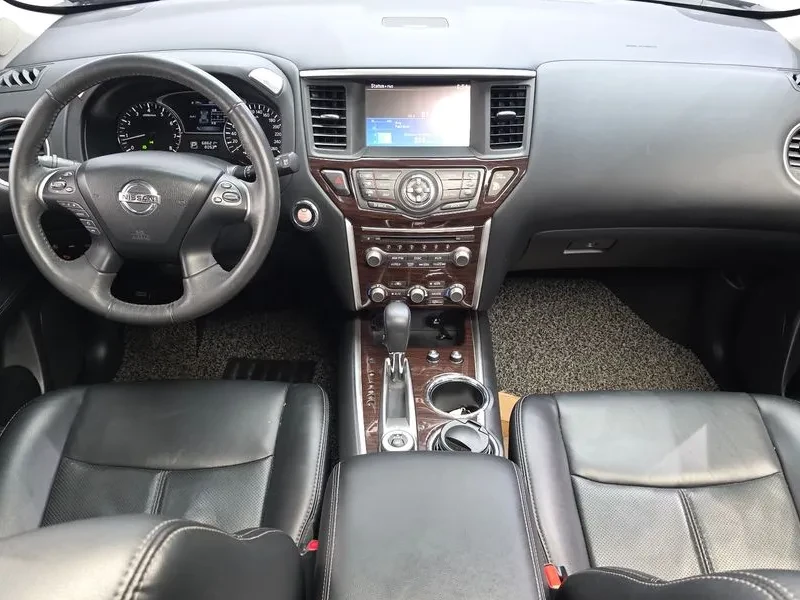 Nissan Pathfinder 3.5 Бензин 4x4, снимка 3 - Автомобили и джипове - 55747748