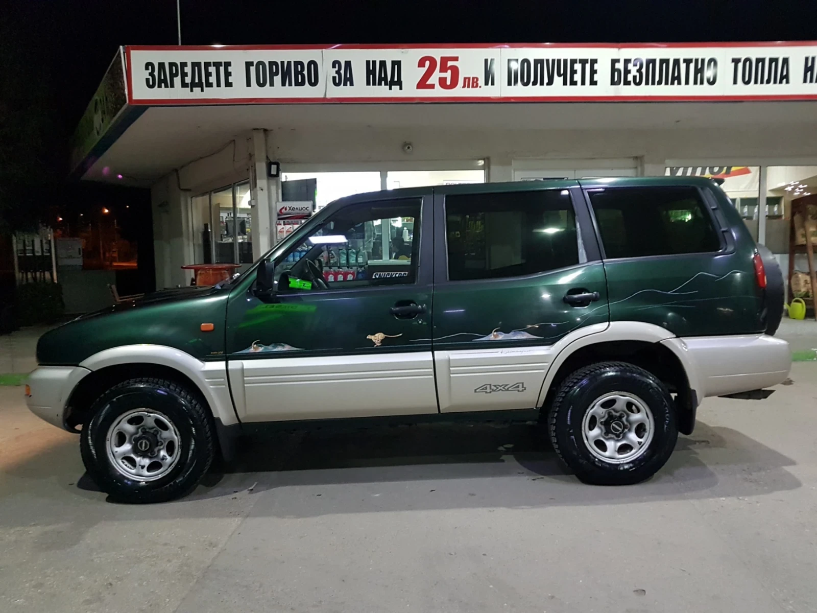 Nissan Terrano 2.4 газ/бензин, снимка 4 - Автомобили и джипове - 54059413