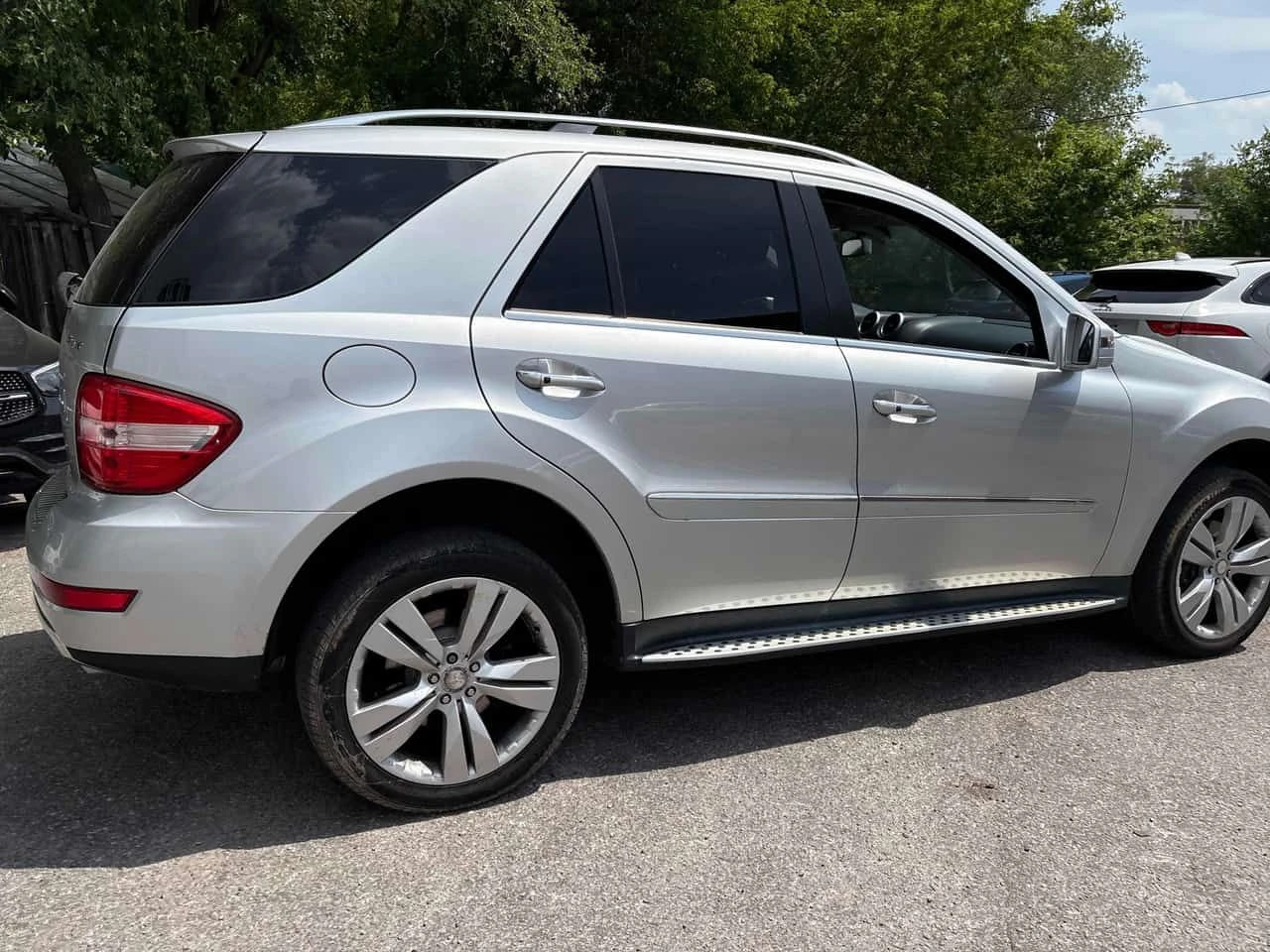 Mercedes-Benz ML 350 PANO| ПОДГРЕВИ| KEYLESS| NAVI| CARFAX| , снимка 3 - Автомобили и джипове - 54870161