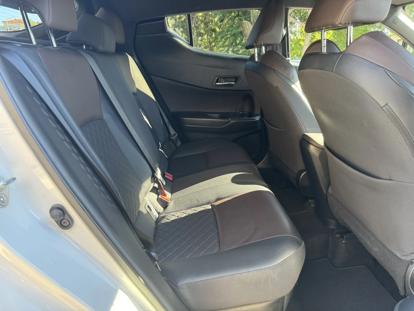 Toyota C-HR 1.8 Hybrid Lounge, снимка 9 - Автомобили и джипове - 54874226