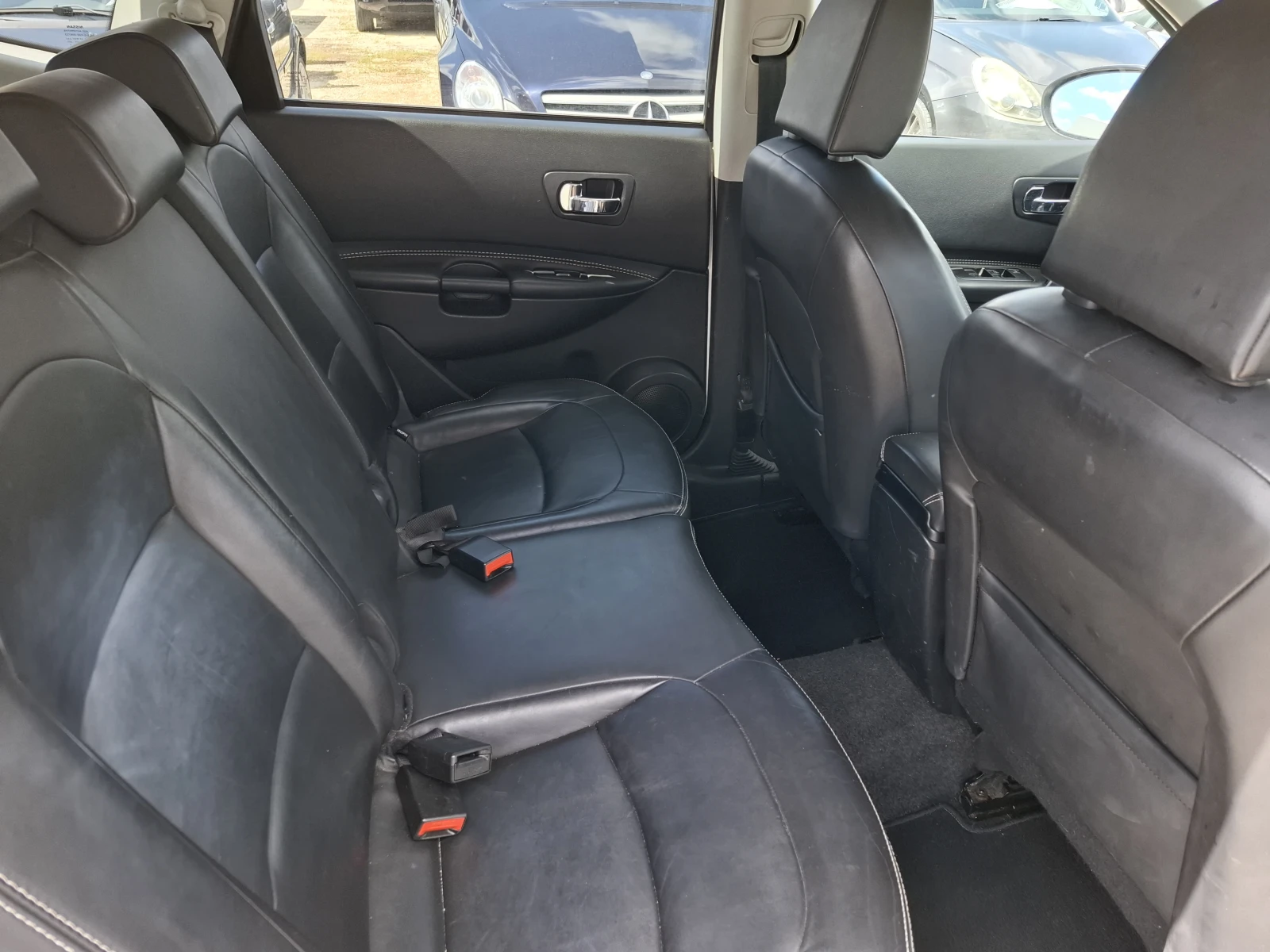 Nissan Qashqai 2.0 4x4, снимка 13 - Автомобили и джипове - 54910619