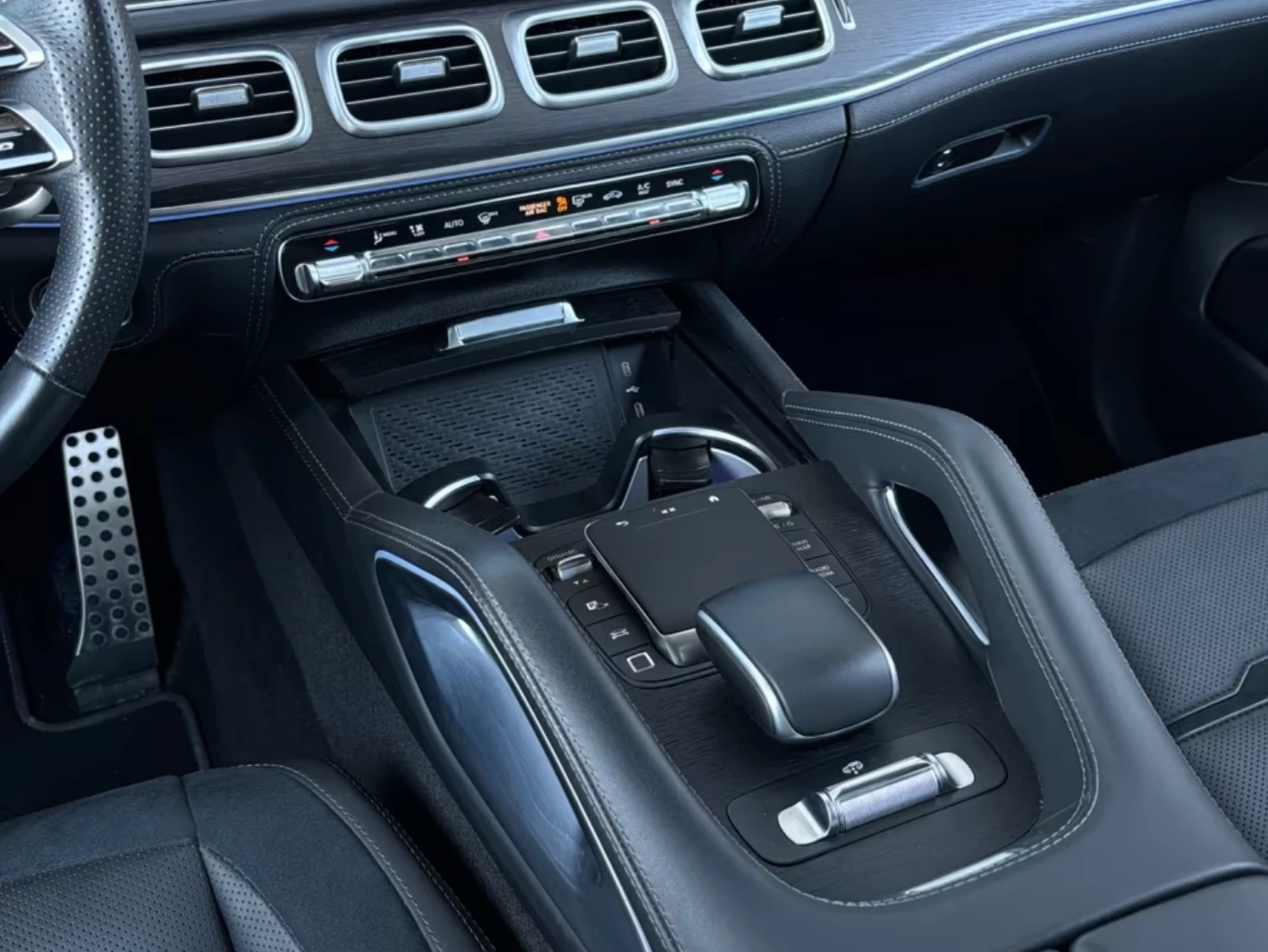 Mercedes-Benz GLE 53 4MATIC BURMESTER* PANO* 360* ВЕНТИЛАЦИЯ* , снимка 9 - Автомобили и джипове - 54955812