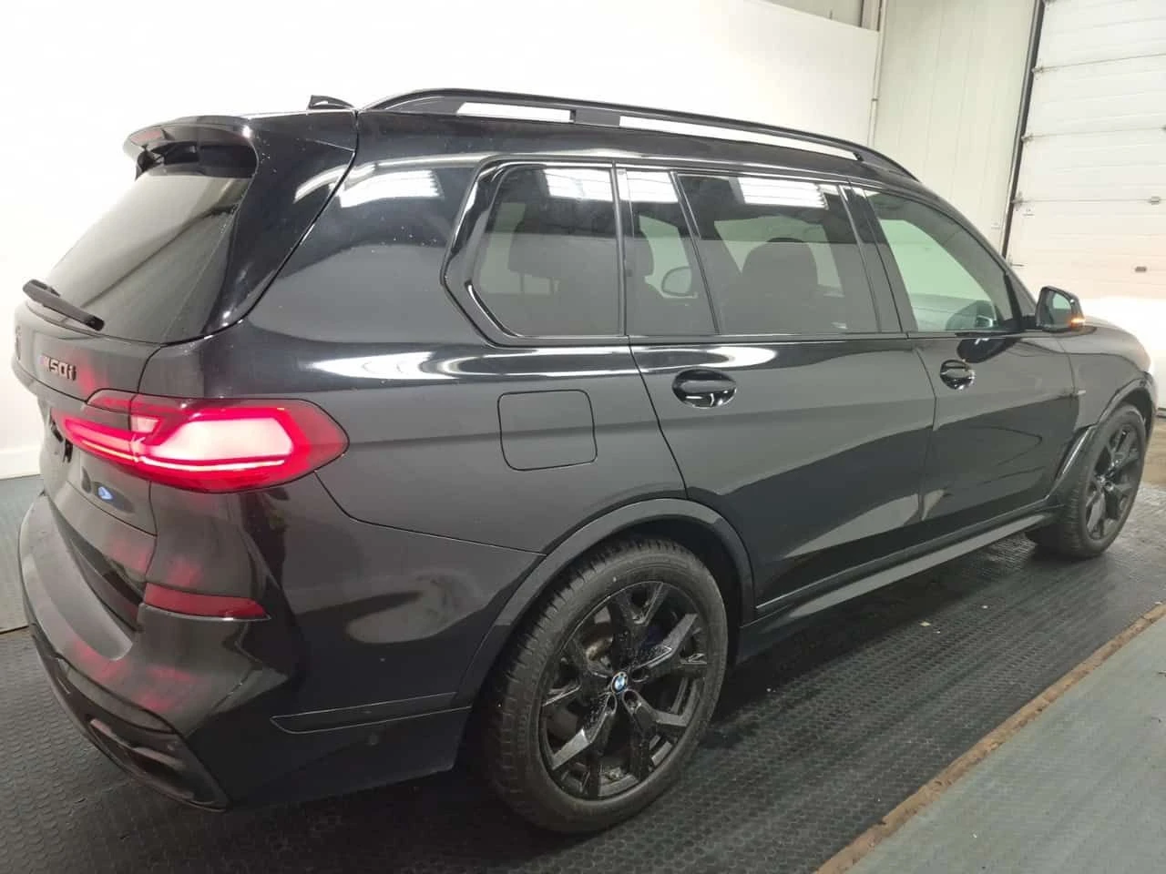 BMW X7 * M50i * ДИСТРОНИК * ОБДУХВАНЕ * HEAD-UP * H/K, снимка 3 - Автомобили и джипове - 55213851