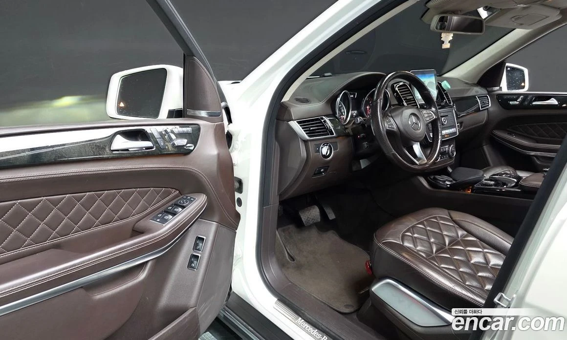 Mercedes-Benz GLS GLS500 4MATIC, снимка 11 - Автомобили и джипове - 56122324