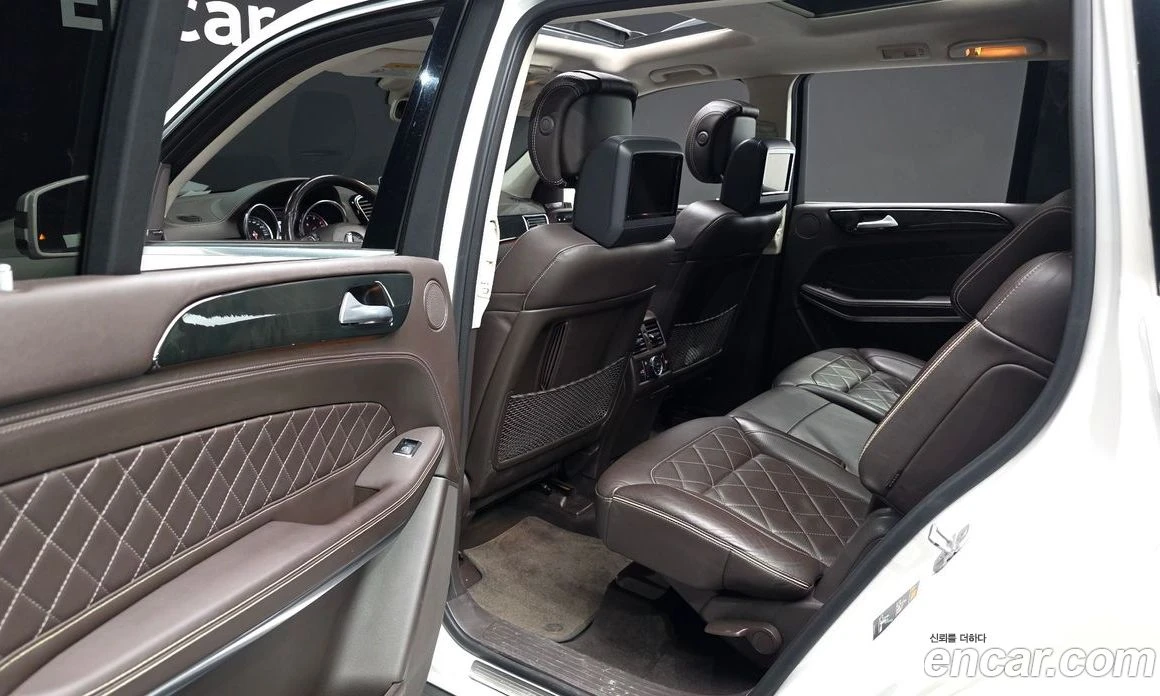 Mercedes-Benz GLS GLS500 4MATIC, снимка 12 - Автомобили и джипове - 56122324