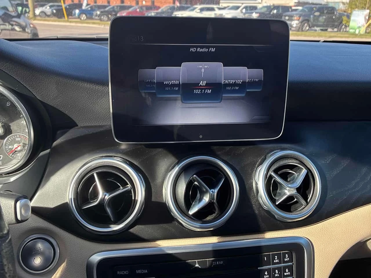 Mercedes-Benz GLA 250 * АВТОКРЕДИТ * ГЛАВНО ПРЕДСТАВИТЕЛСТВО, снимка 10 - Автомобили и джипове - 56164625