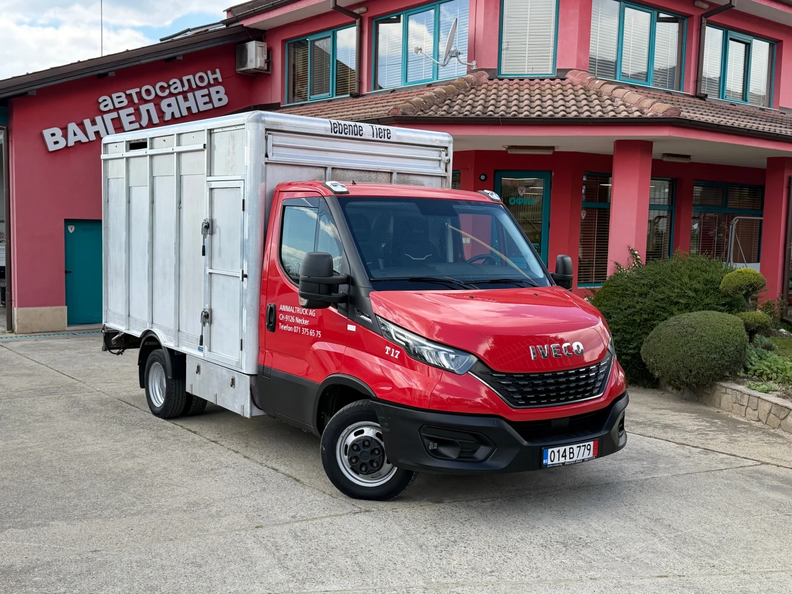 Iveco Daily 3.0HPI* 35C21* Климатик* Животновоз, снимка 16 - Бусове и автобуси - 54156209