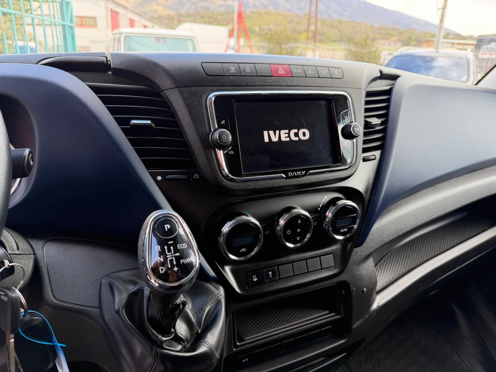 Iveco Daily 3.0HPI* 35C21* Климатик* Животновоз, снимка 5 - Бусове и автобуси - 54156209