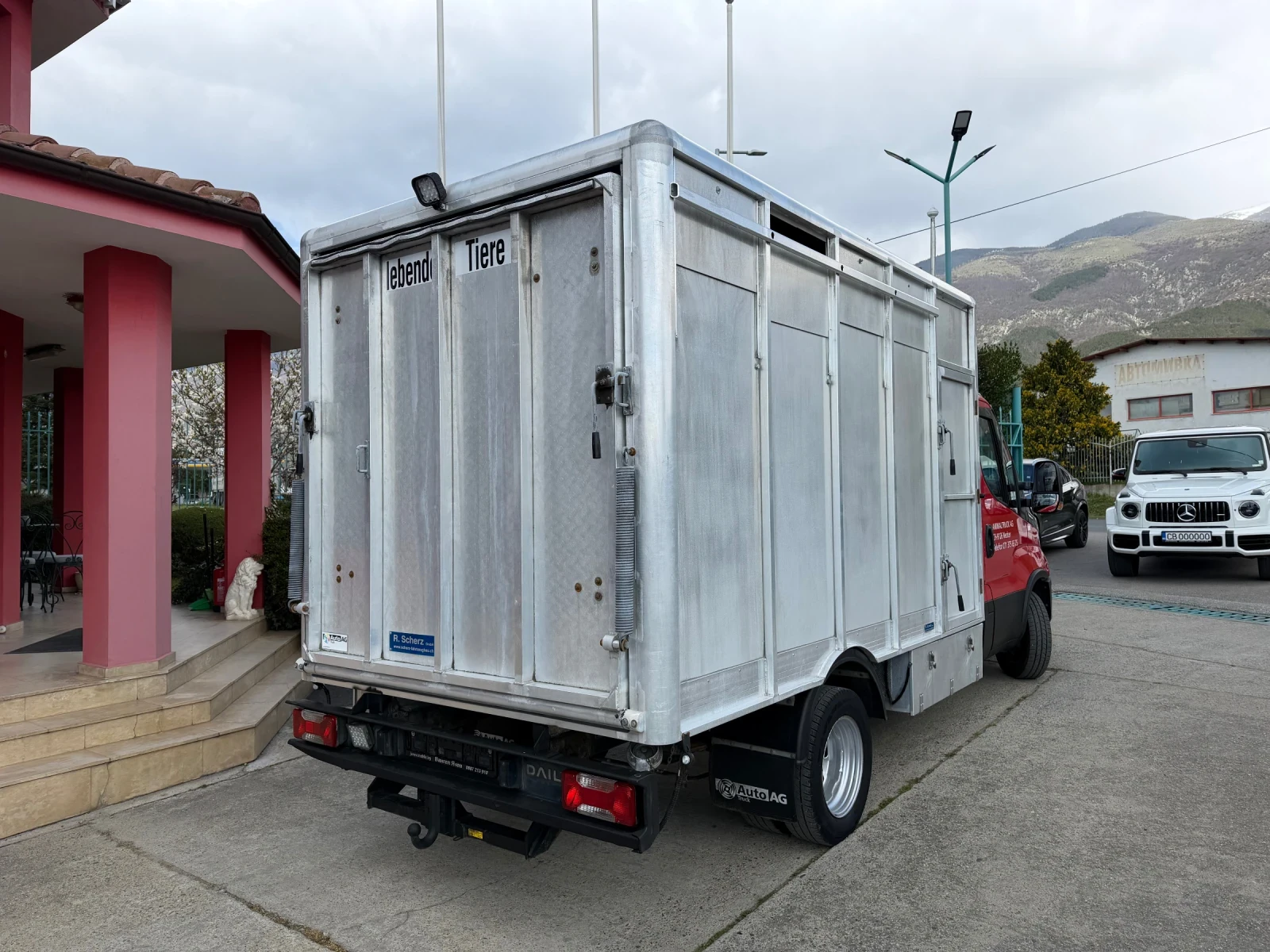 Iveco Daily 3.0HPI* 35C21* Климатик* Животновоз, снимка 10 - Бусове и автобуси - 54156209