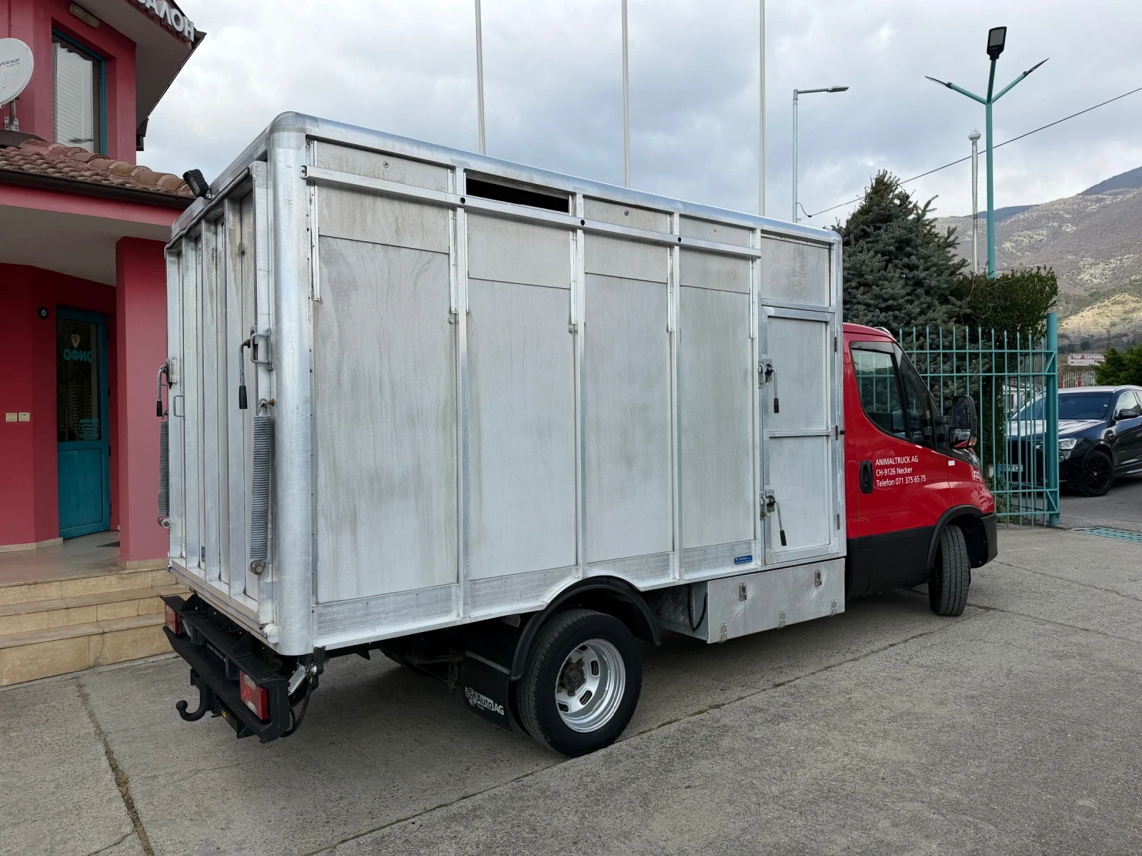 Iveco Daily 3.0HPI* 35C21* Климатик* Животновоз, снимка 15 - Бусове и автобуси - 54156209