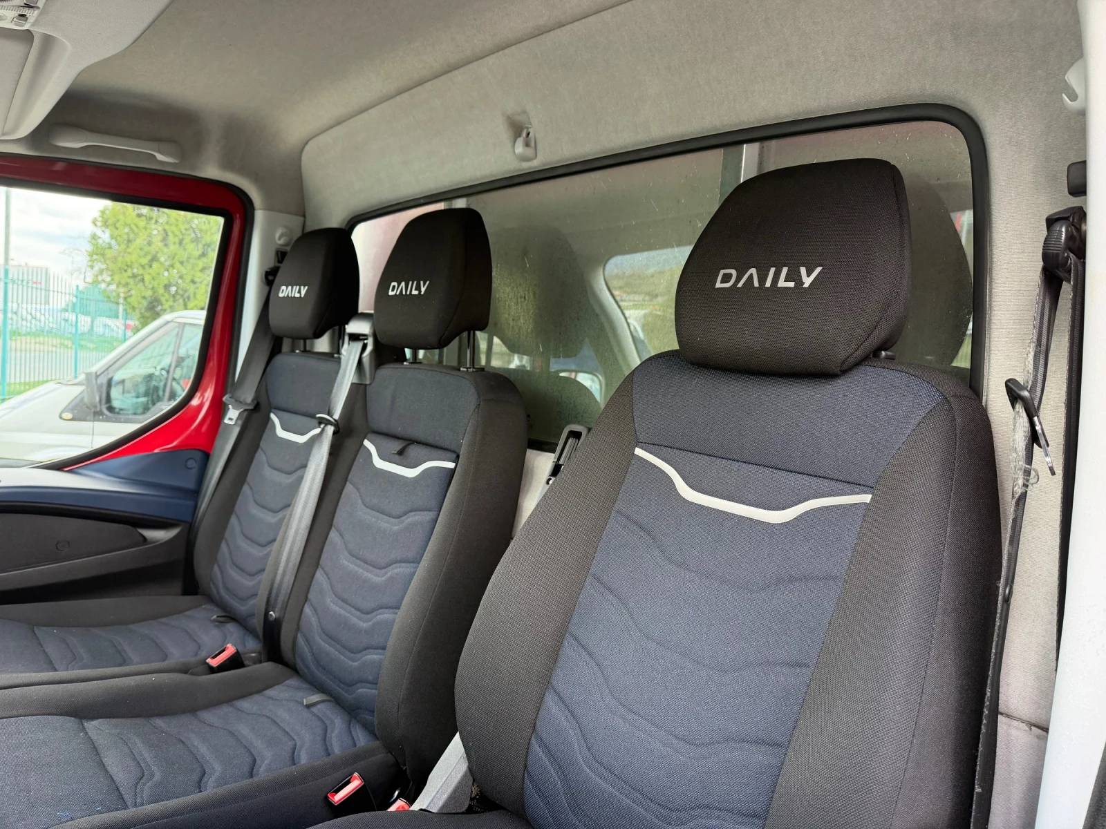 Iveco Daily 3.0HPI* 35C21* Климатик* Животновоз, снимка 7 - Бусове и автобуси - 54156209