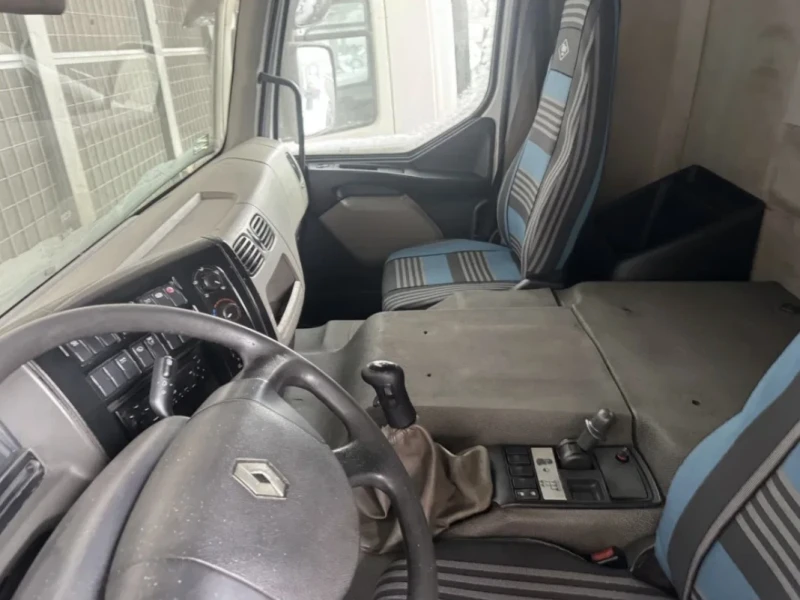 Renault Kerax 8x4 , снимка 3 - Камиони - 53247409