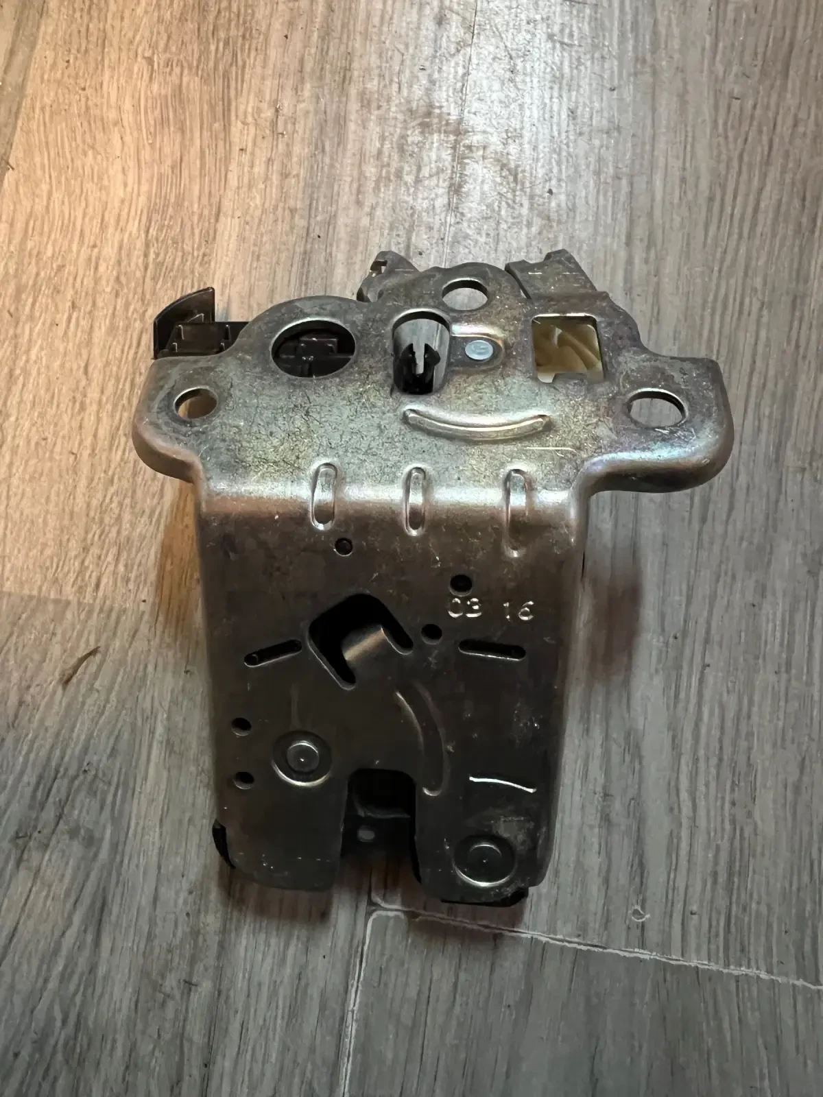 8R0827505A    SKODA FABIA 3 8R0.827.505.A | Mobile.bg   2