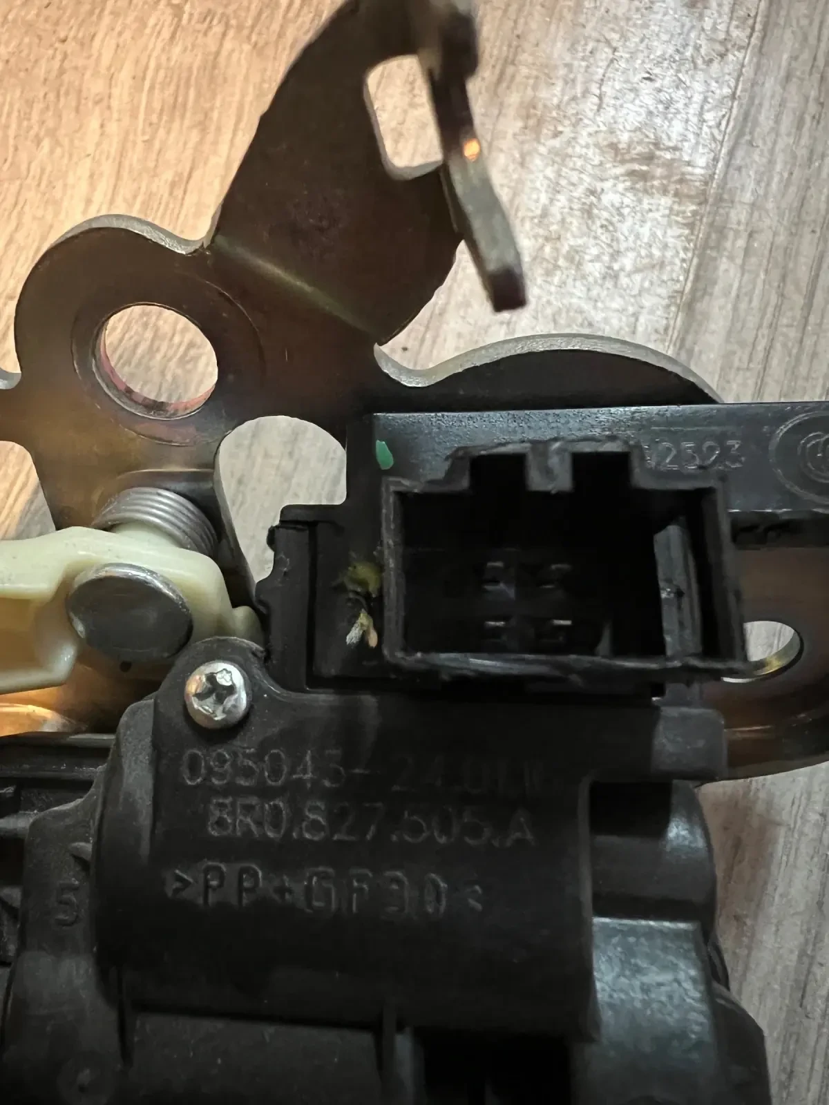 8R0827505A    SKODA FABIA 3 8R0.827.505.A | Mobile.bg   1