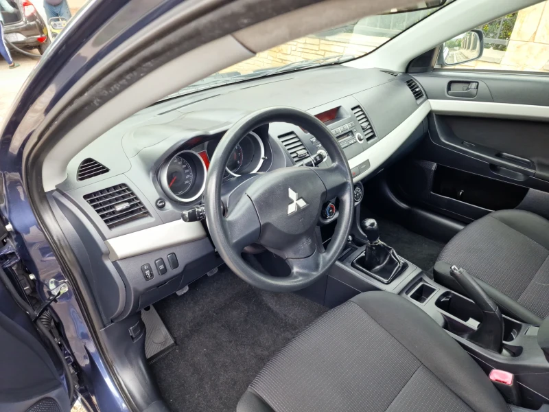 Mitsubishi Lancer 1.5i-16V-Italia-, снимка 9 - Автомобили и джипове - 47234414