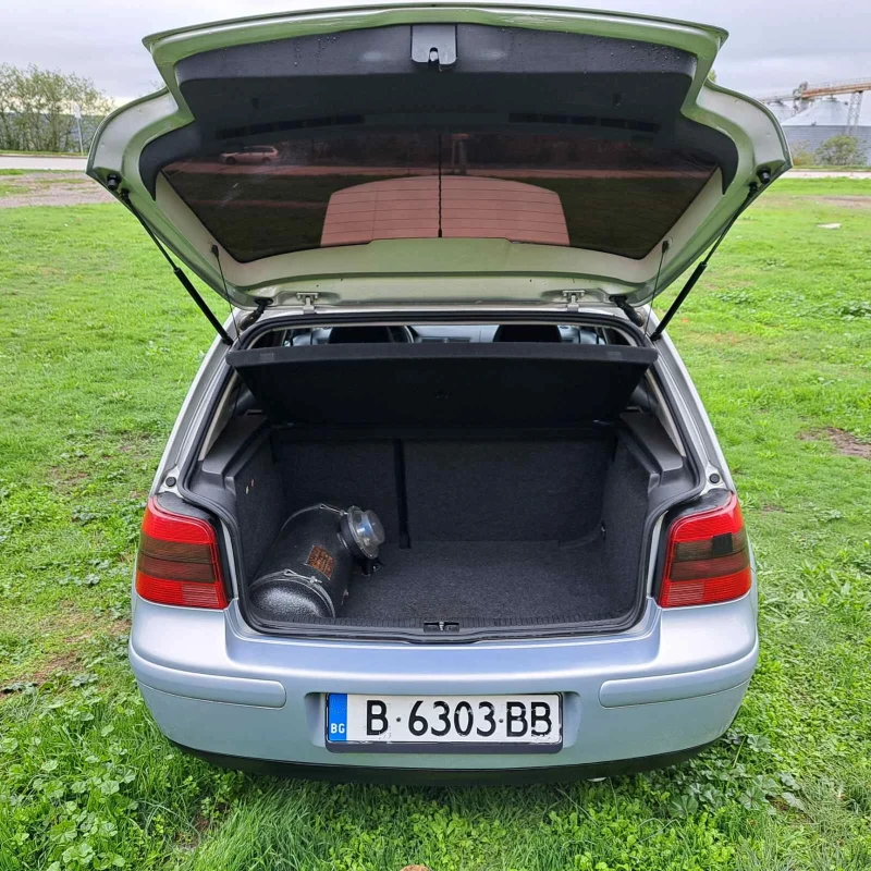 VW Golf 1.6 SR, снимка 7 - Автомобили и джипове - 47556834