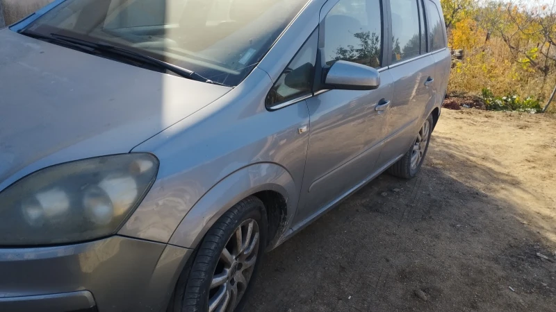 Opel Zafira Ван, снимка 4 - Автомобили и джипове - 48101183